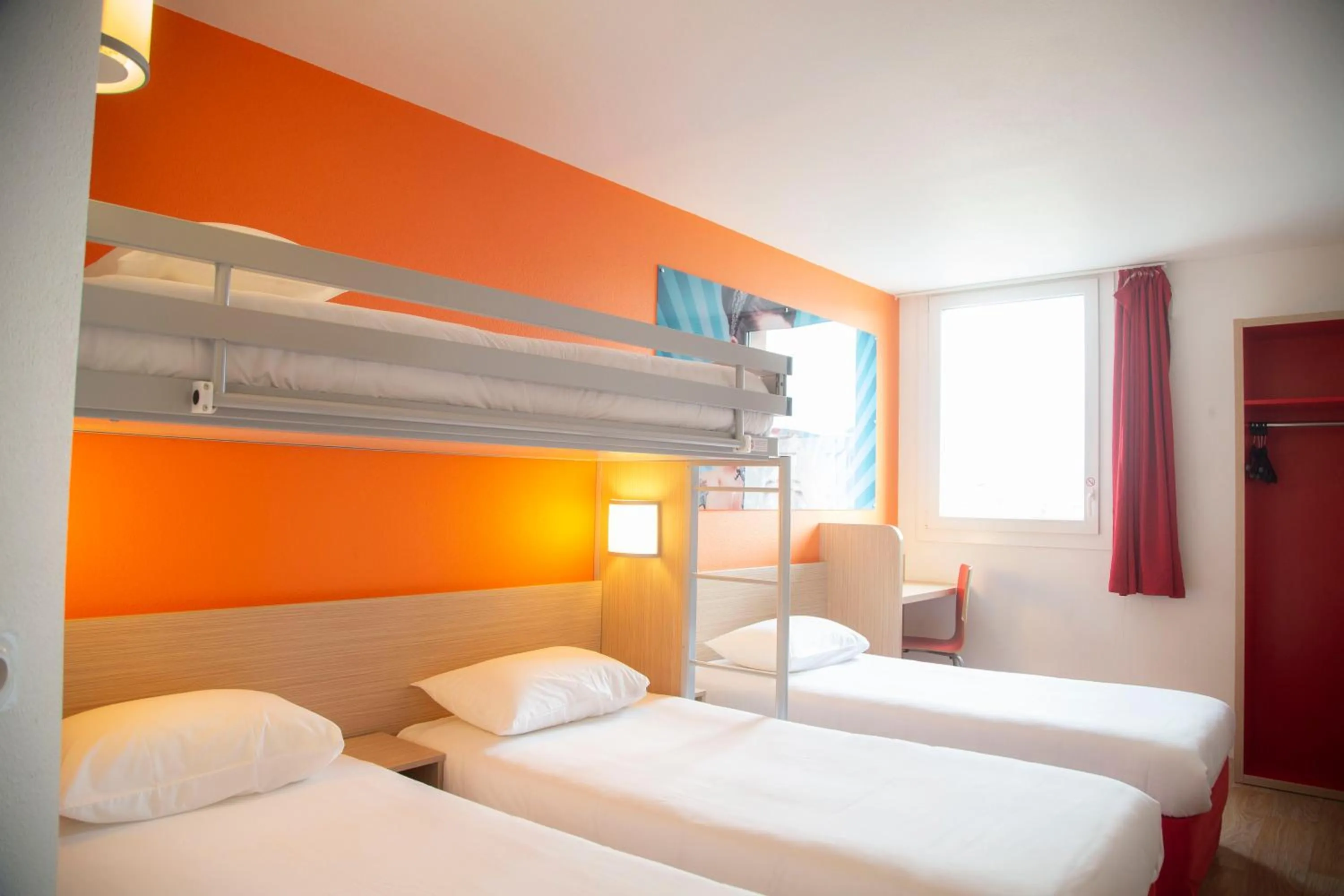 Bedroom, Bed in Kyriad Direct Arras - Saint-Laurent-Blangy - Parc Expo