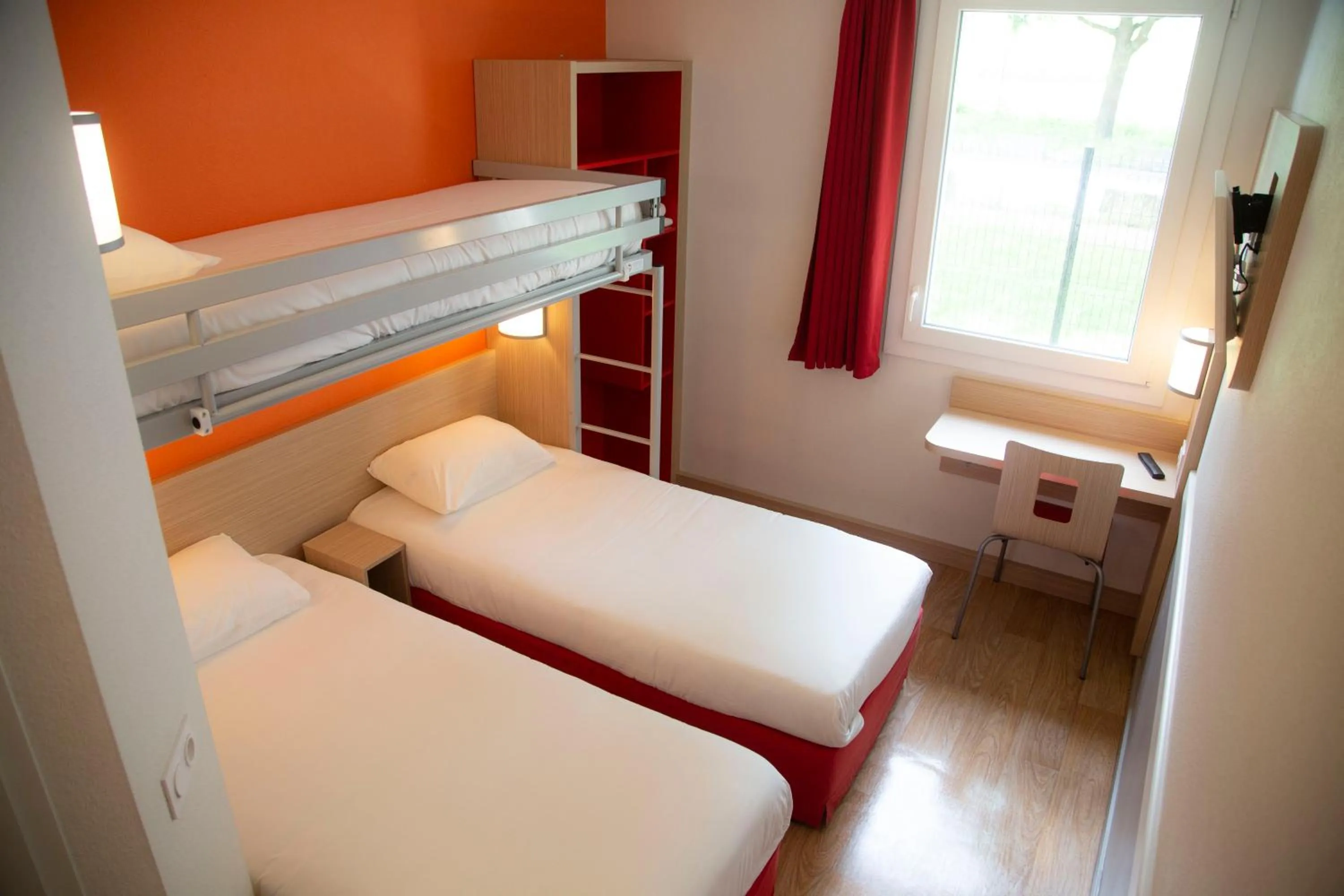 Photo of the whole room, Bed in Kyriad Direct Arras - Saint-Laurent-Blangy - Parc Expo