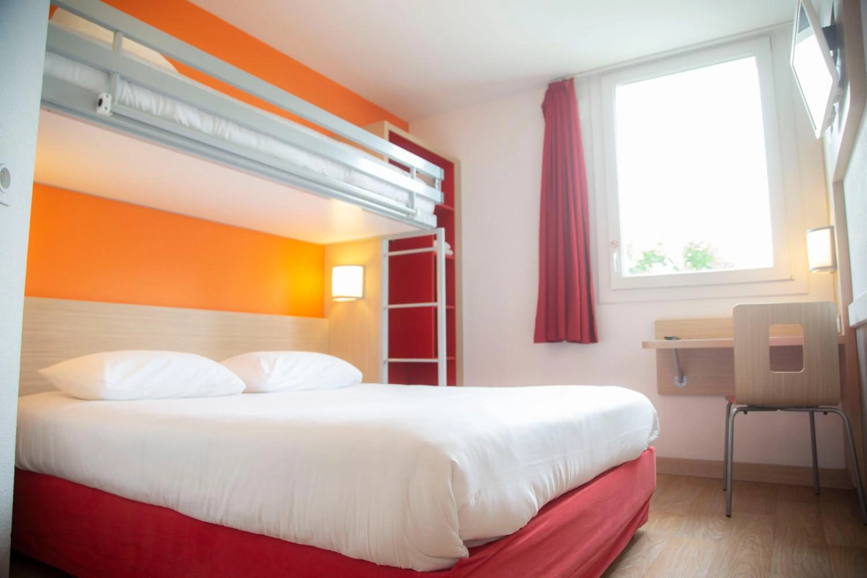 Bedroom, Bed in Kyriad Direct Arras - Saint-Laurent-Blangy - Parc Expo