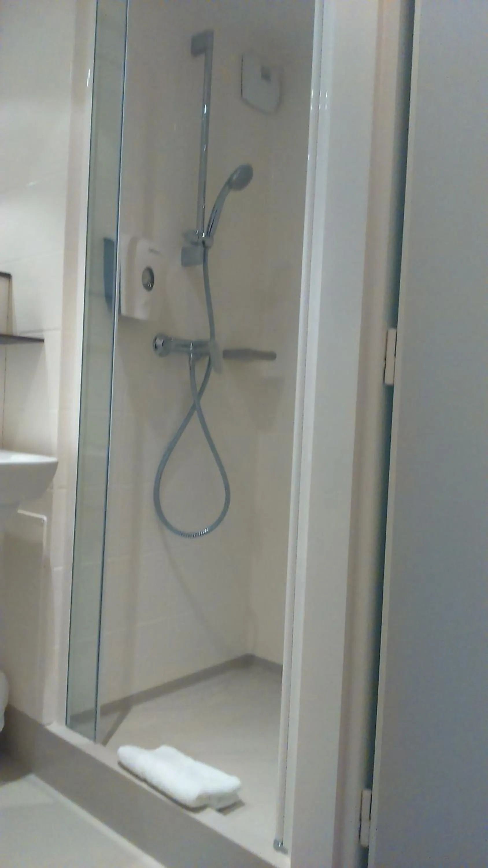 Bathroom in Kyriad Direct Arras - Saint-Laurent-Blangy - Parc Expo