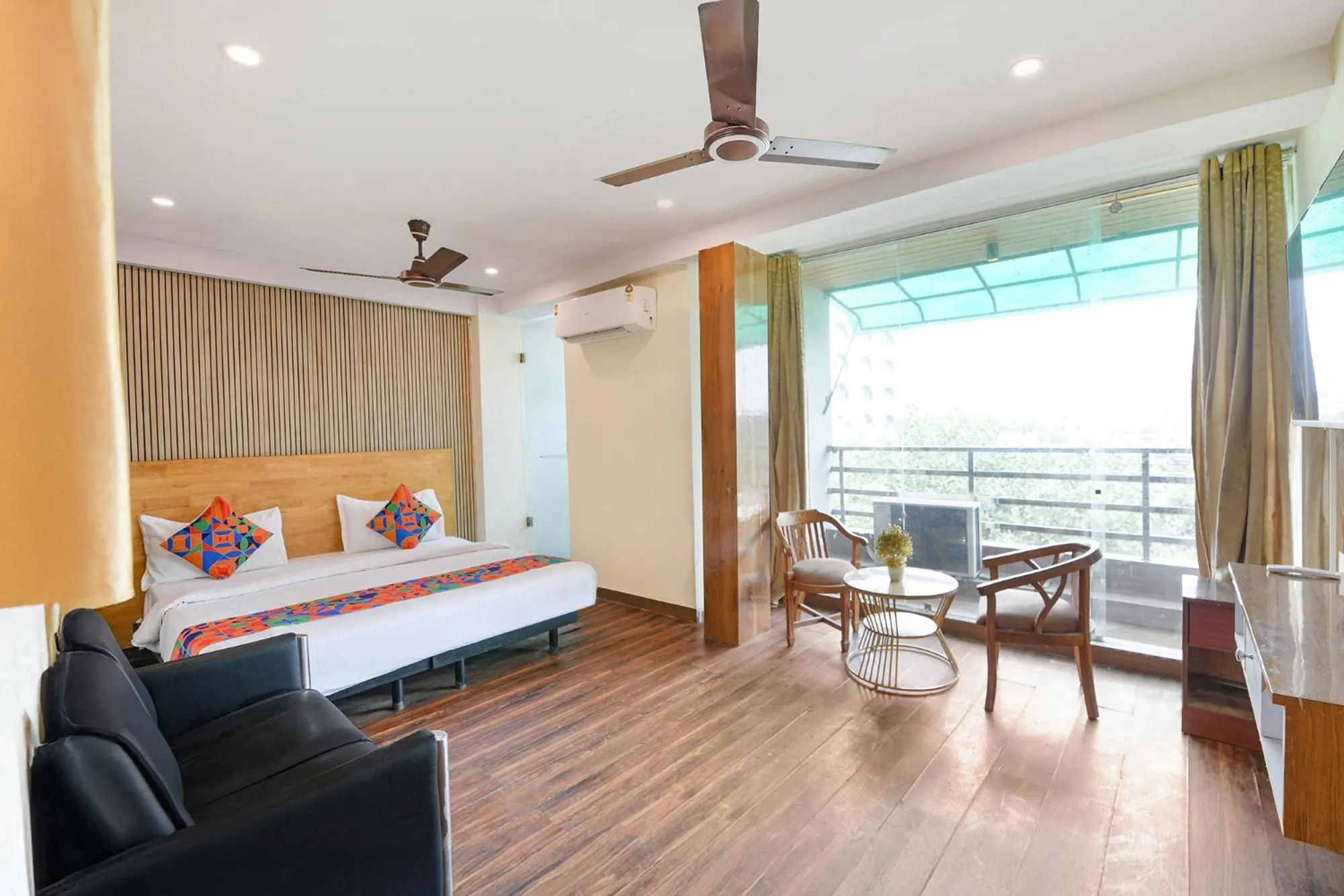 Via Hari Nagar Ashram