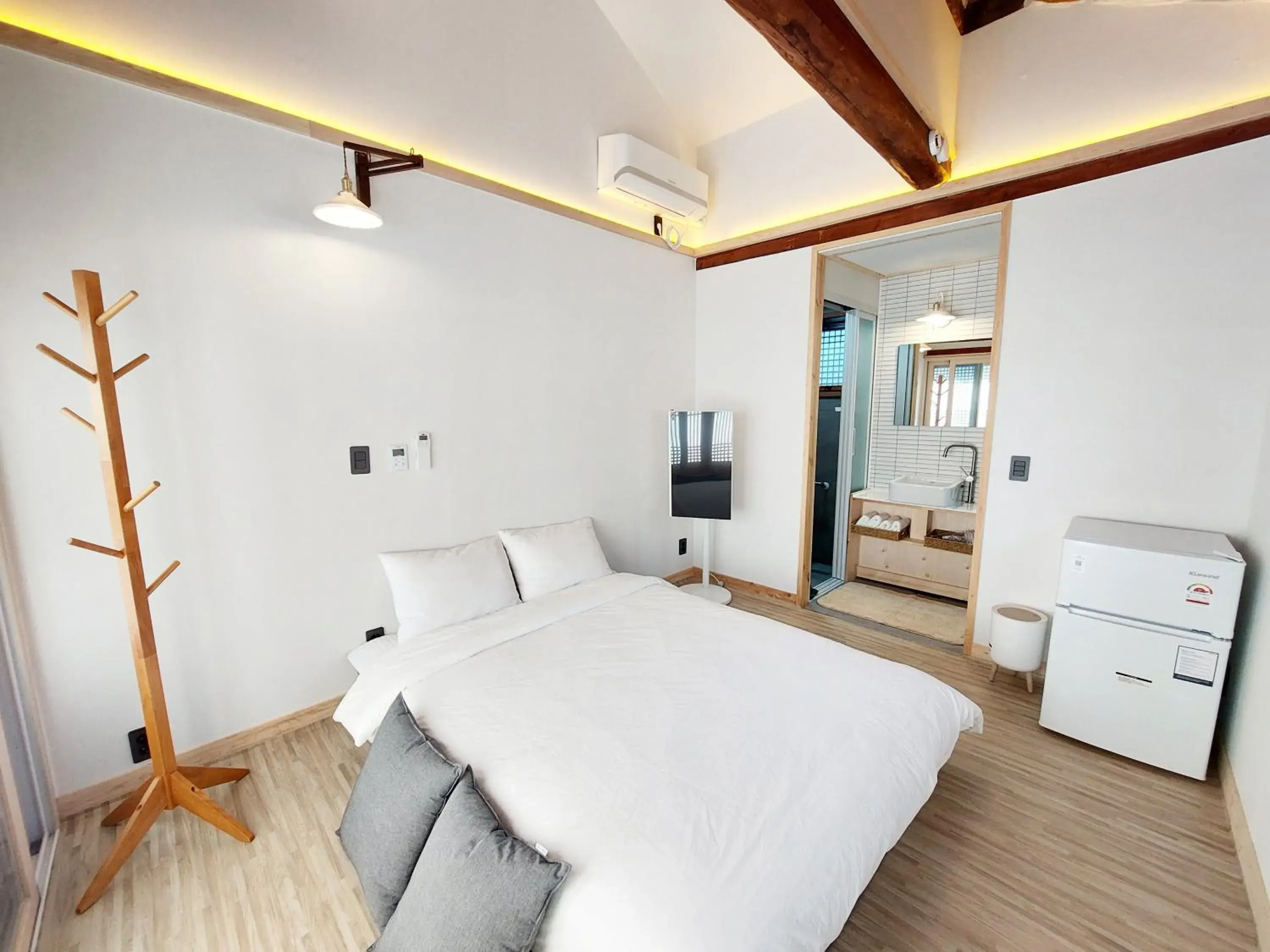 Double Room with Private Bathroom - single occupancy in Hanokstay mokhwa Double Room with Private Bathroom - single occupancy in Hanokstay mokhwa