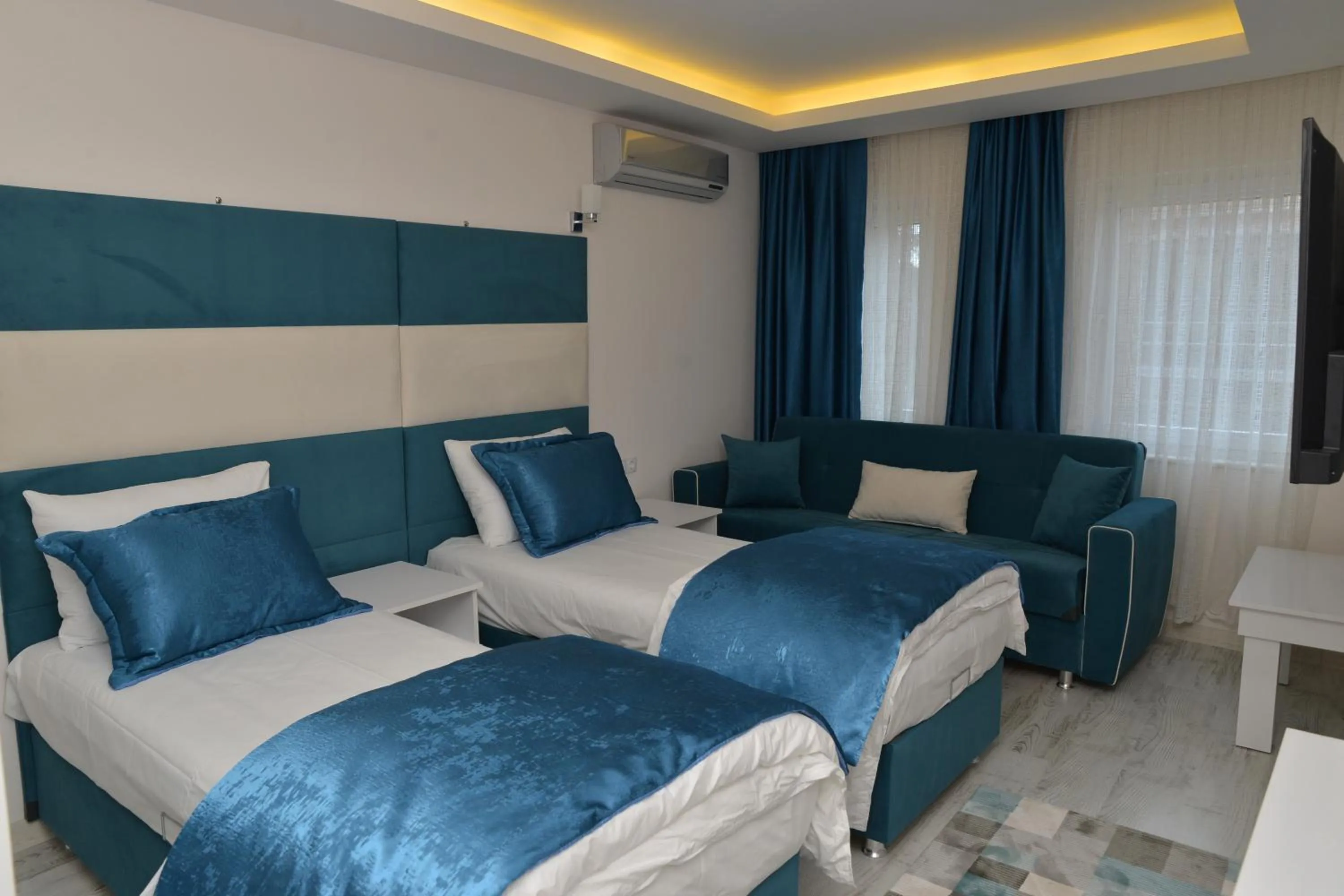 Photo of the whole room in Deep Hotel