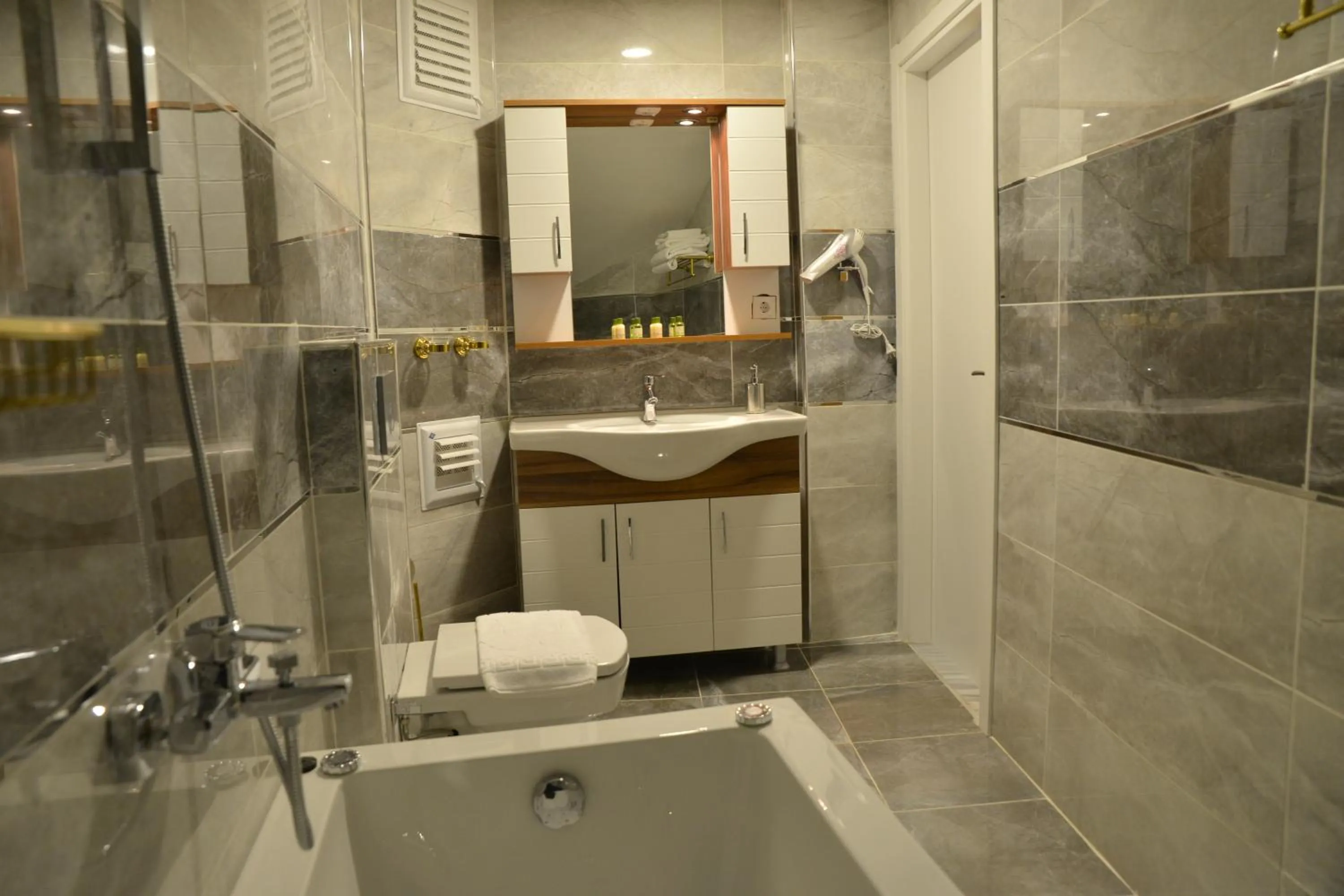 Bathroom in Deep Hotel