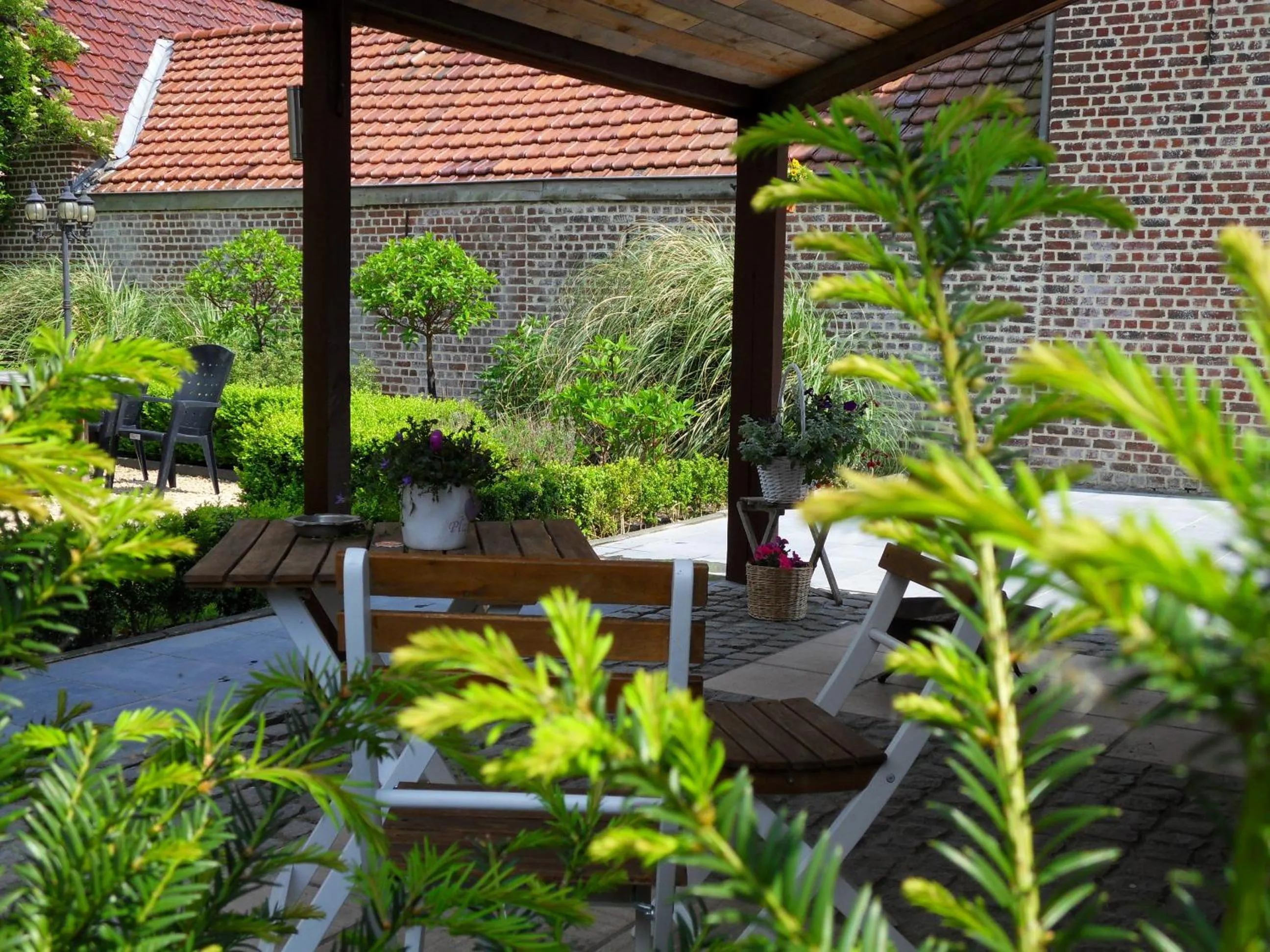Patio in B&B 'Het Logiement