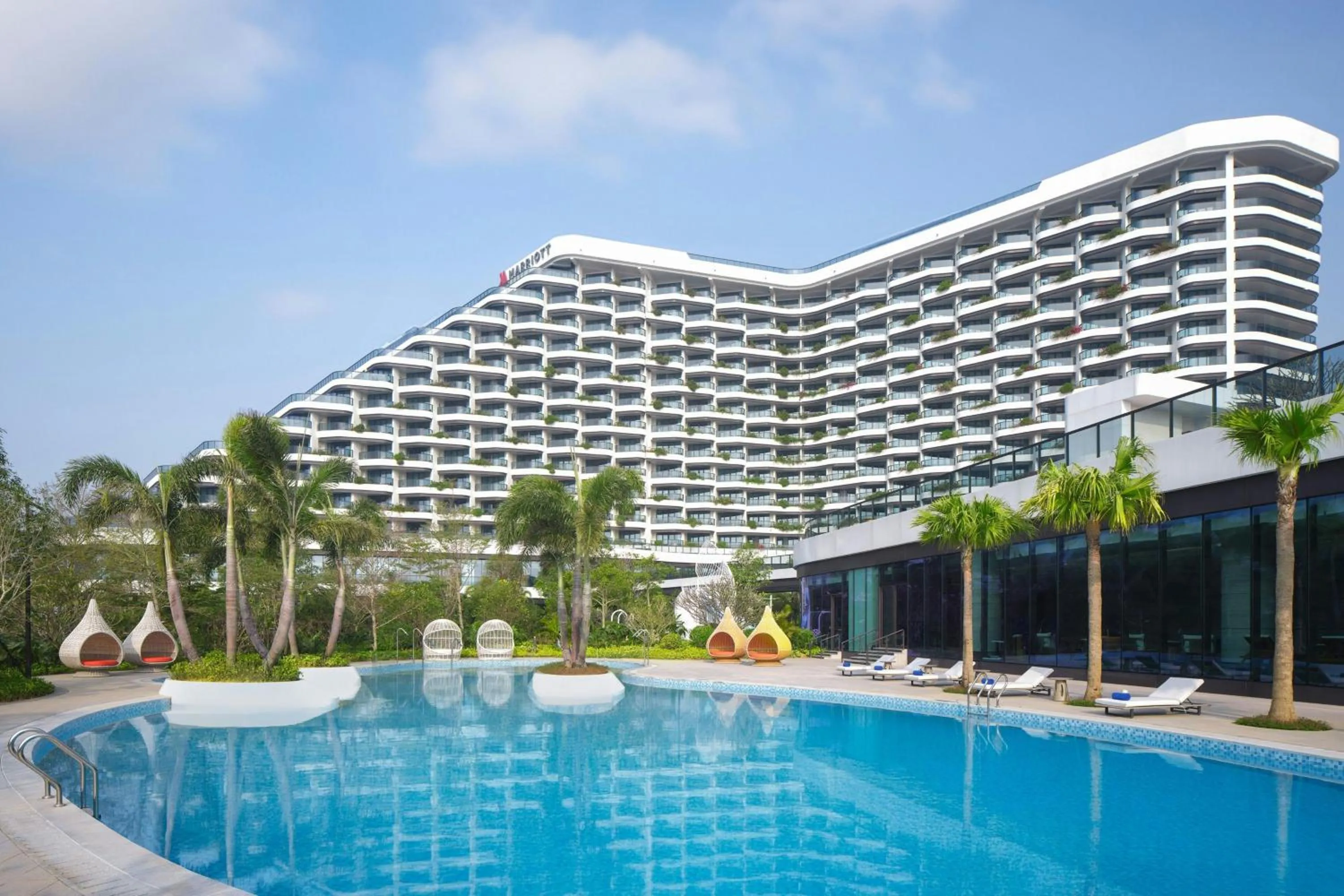Swimming pool in Beihai Marriott Resort