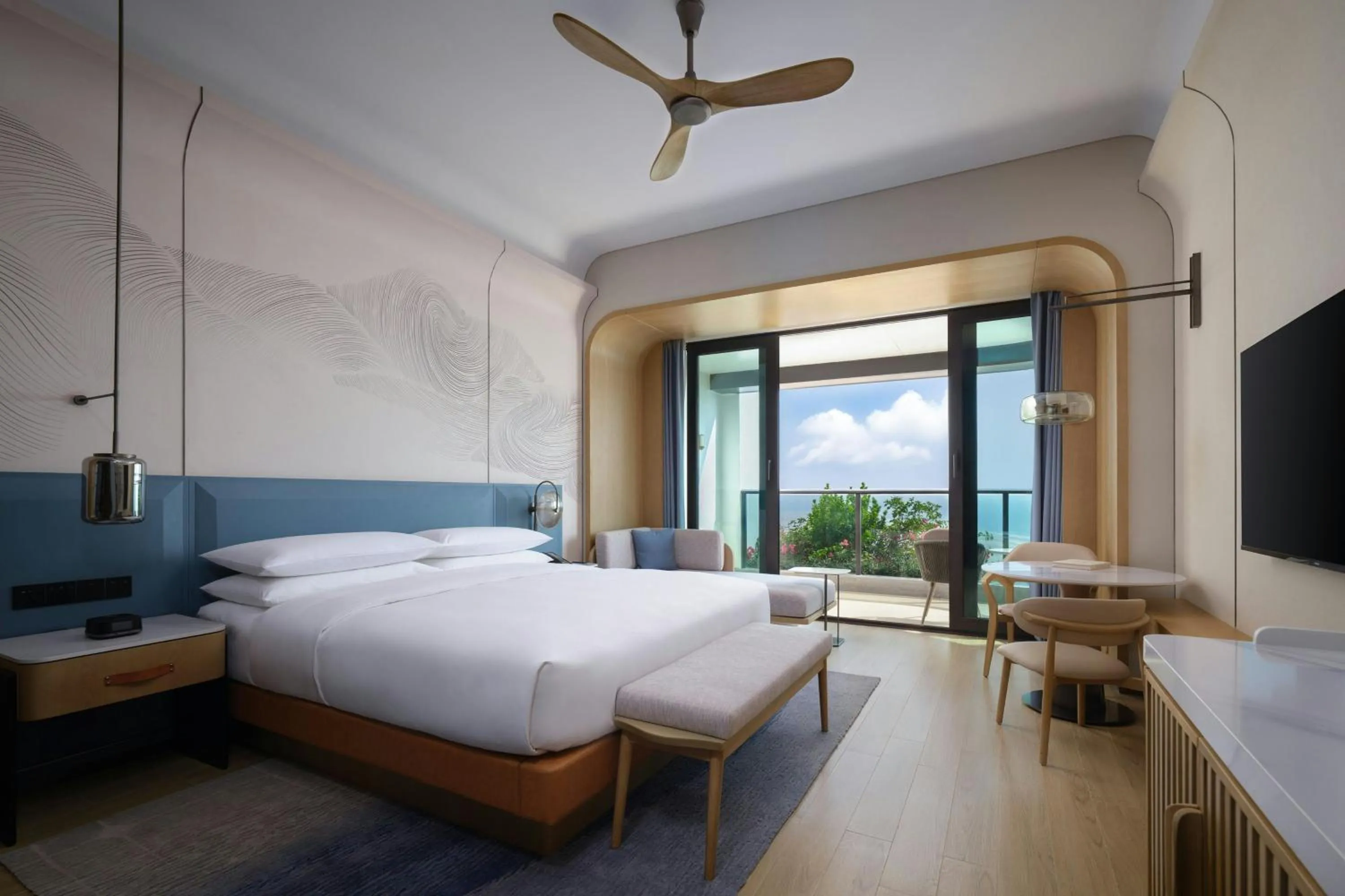 Bedroom, Bed in Beihai Marriott Resort