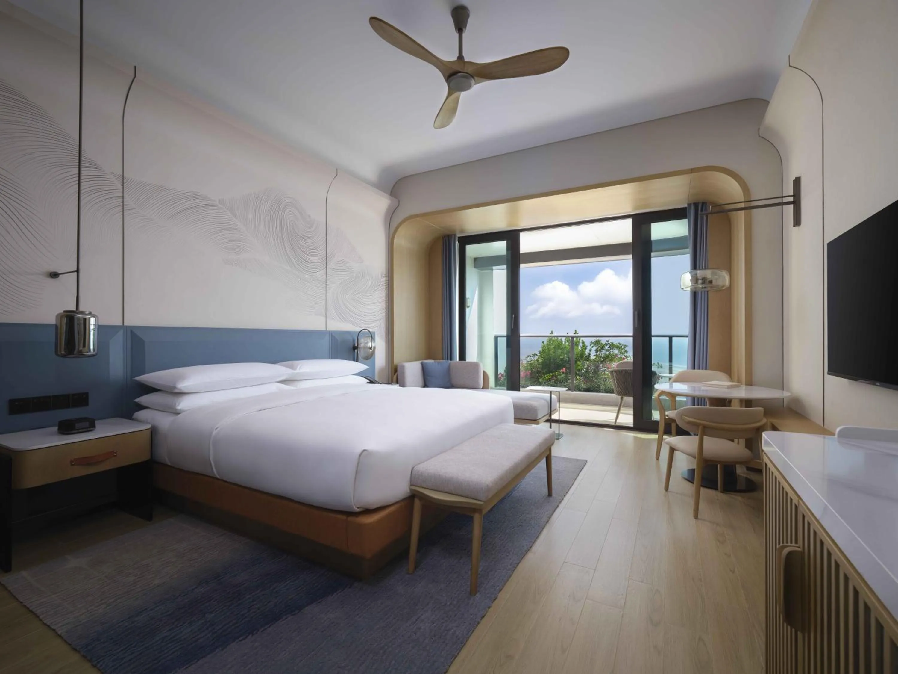 Photo of the whole room, Bed in Beihai Marriott Resort