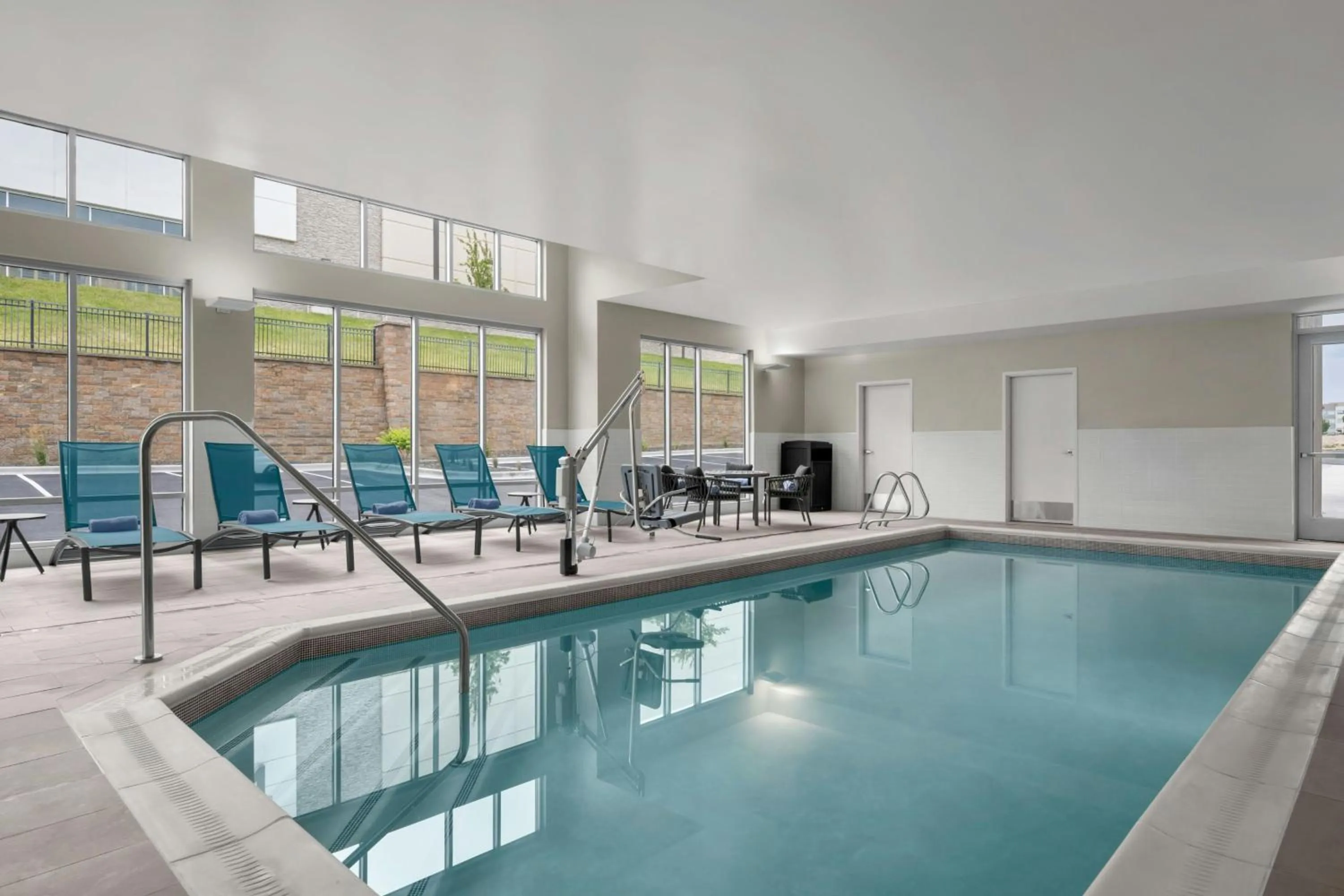 Swimming pool in TownePlace Suites by Marriott Nampa