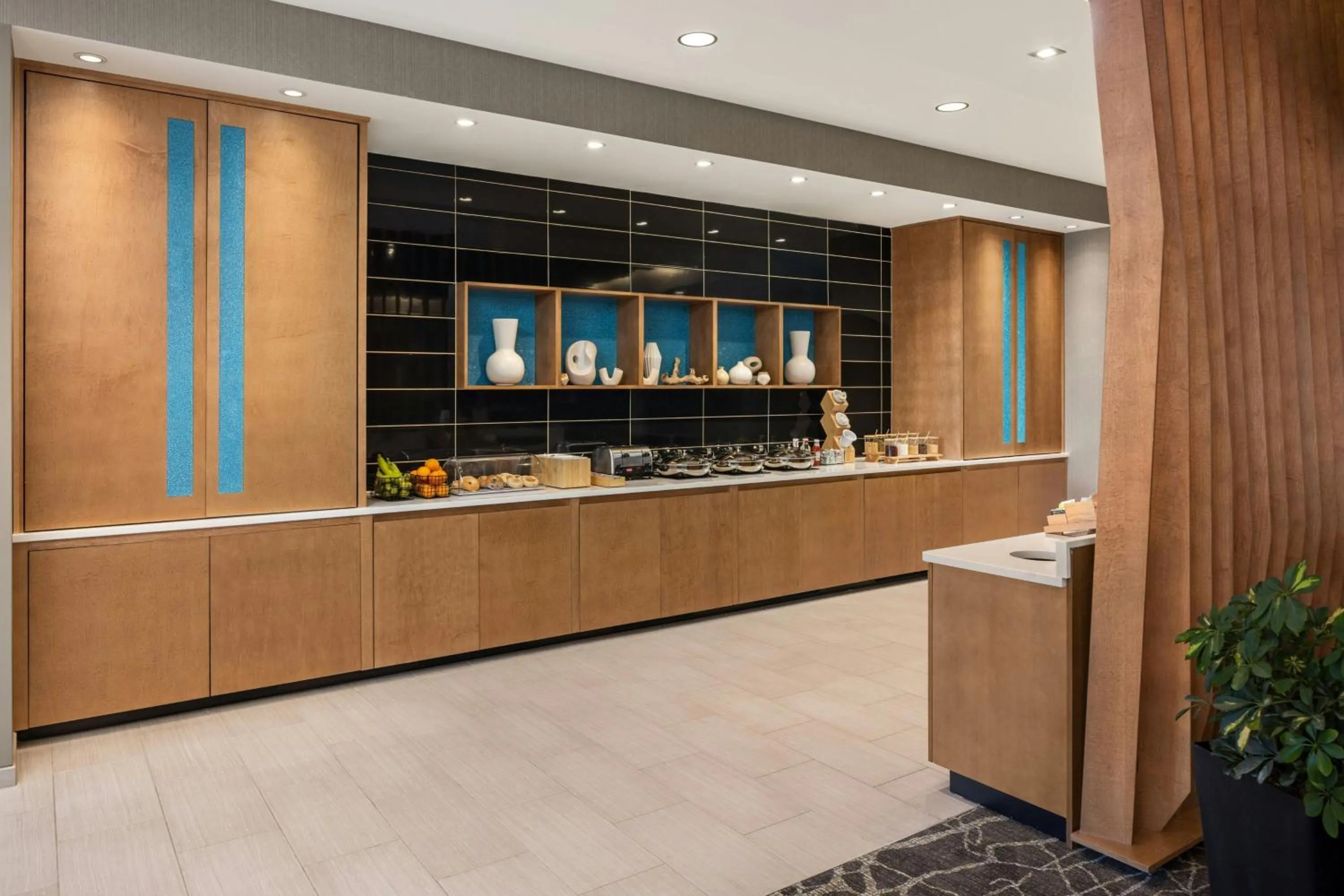 Restaurant/places to eat in SpringHill Suites by Marriott Eau Claire