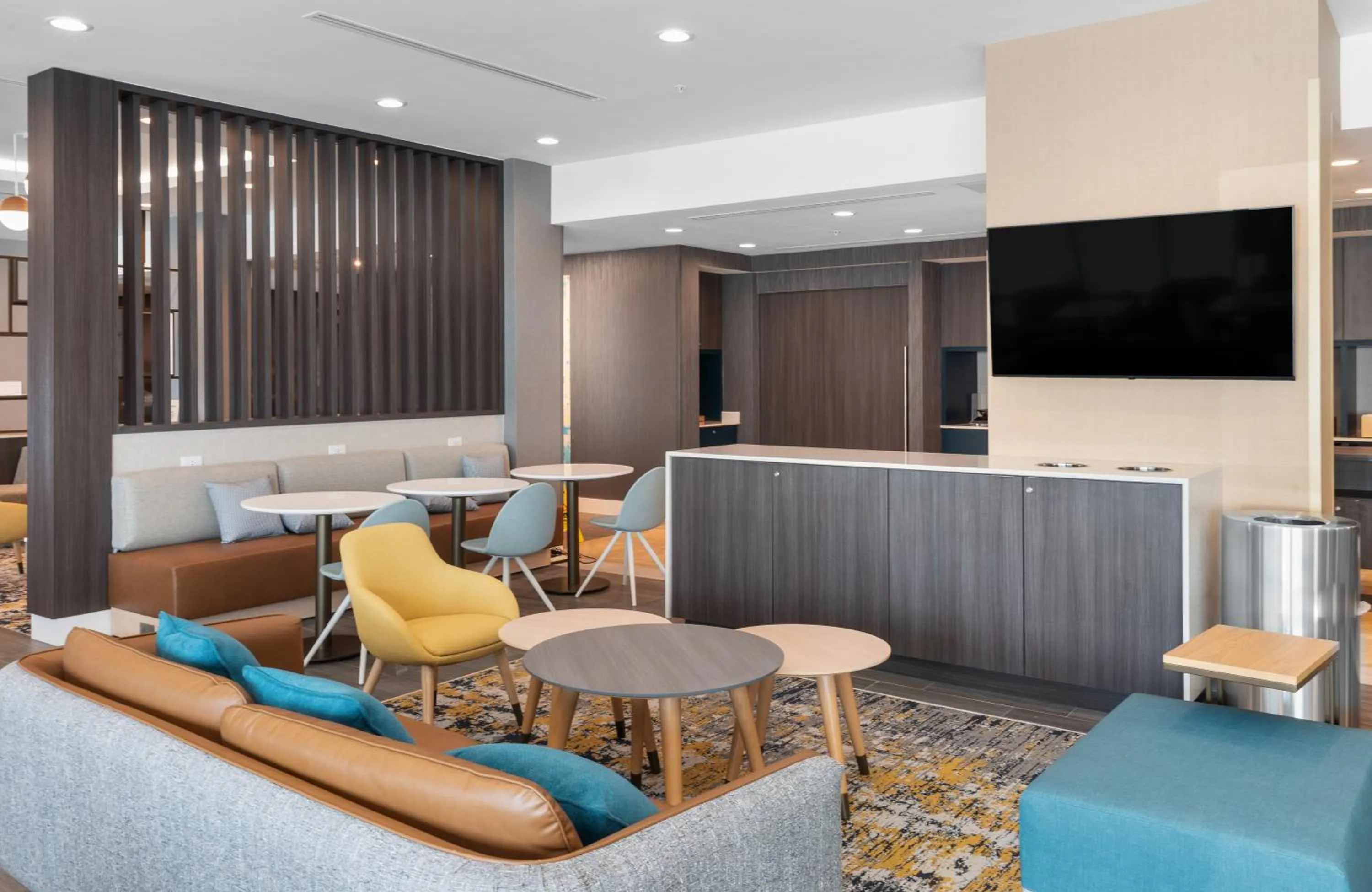 Breakfast in TownePlace Suites By Marriott Lake City