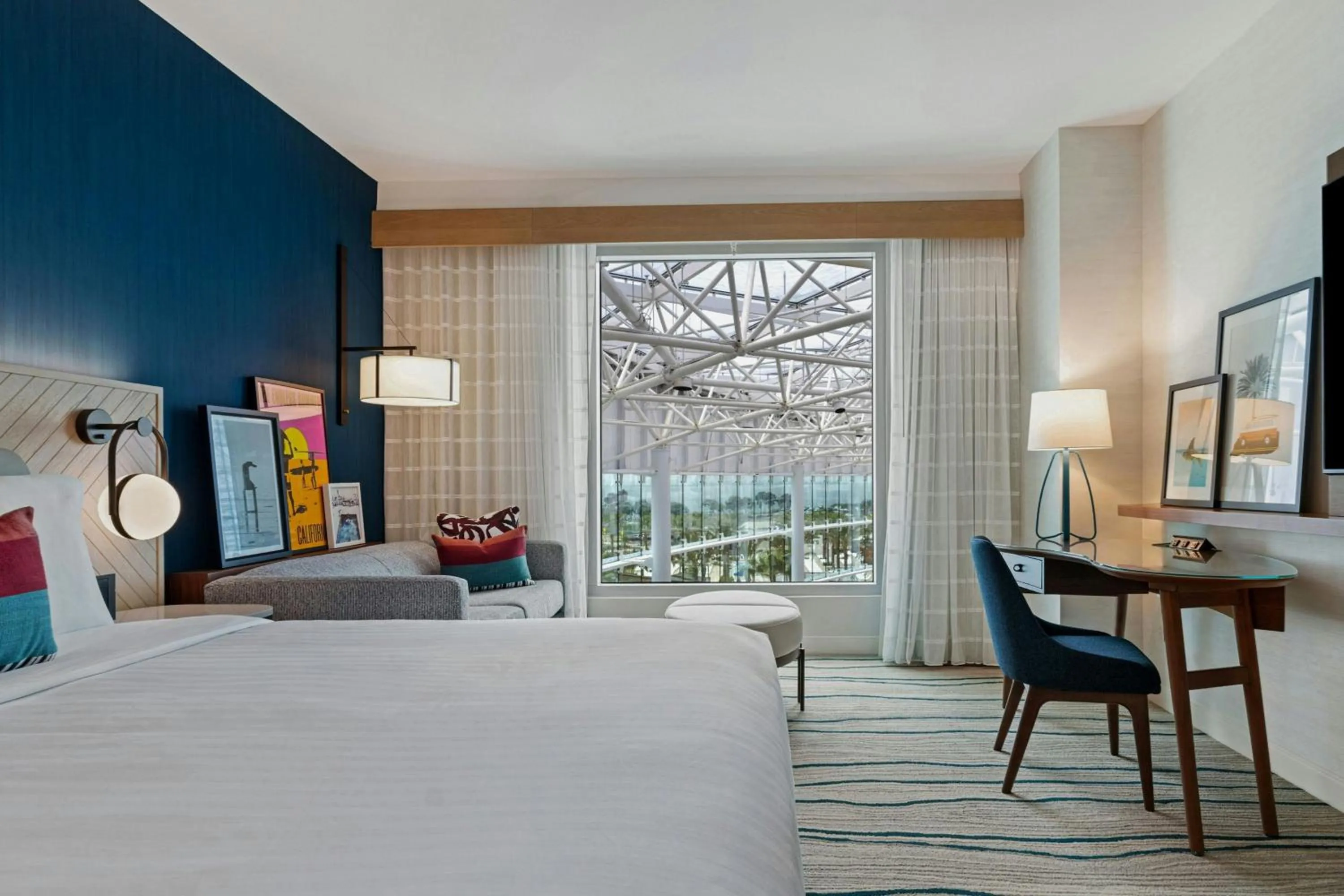 Photo of the whole room, Bed in Gaylord Pacific Resort & Convention Center