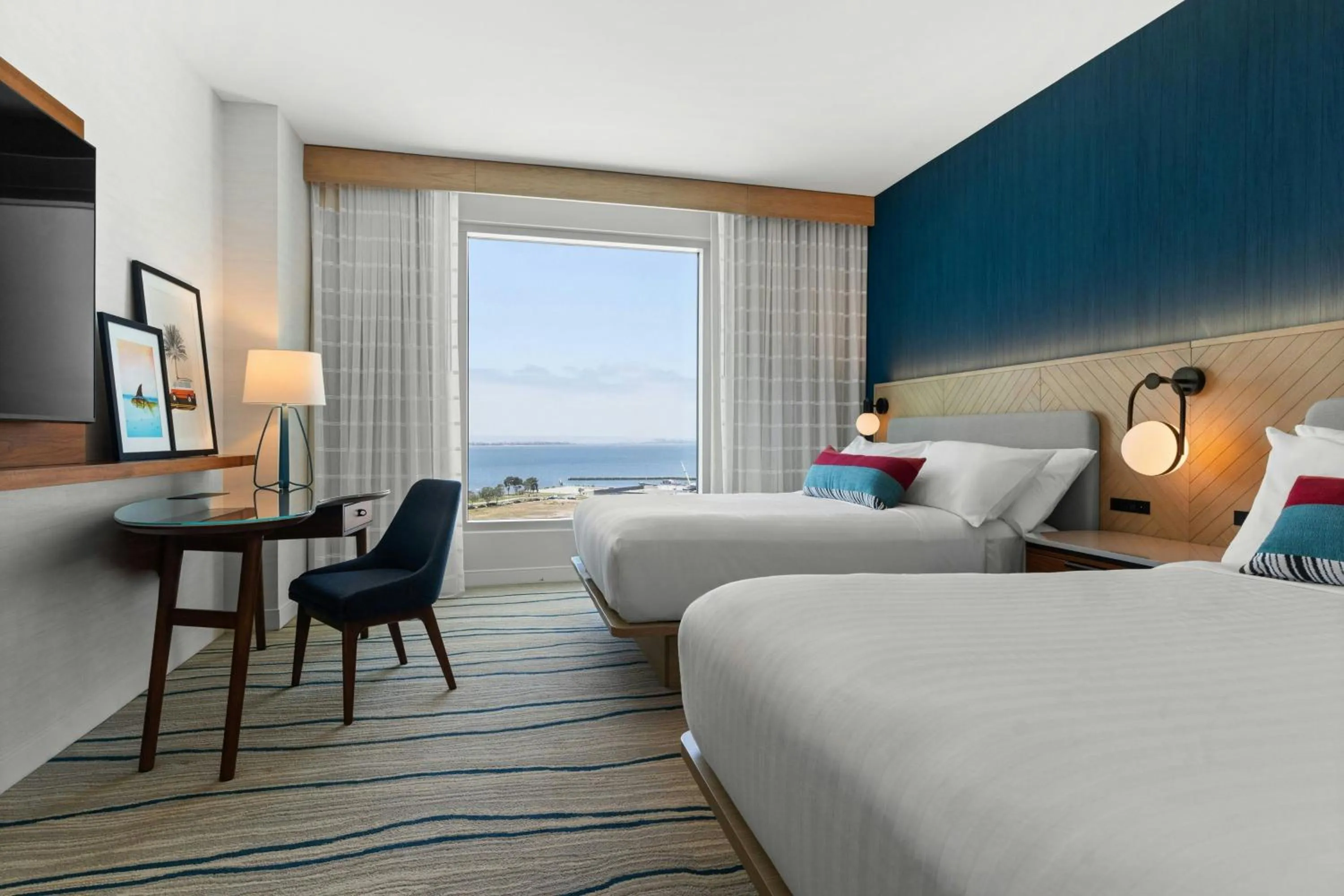 Photo of the whole room, Bed in Gaylord Pacific Resort & Convention Center