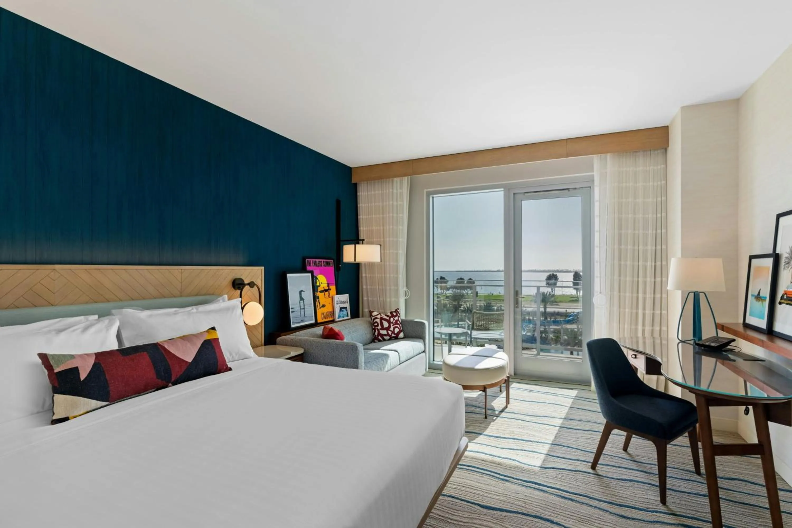 Photo of the whole room, Bed in Gaylord Pacific Resort & Convention Center