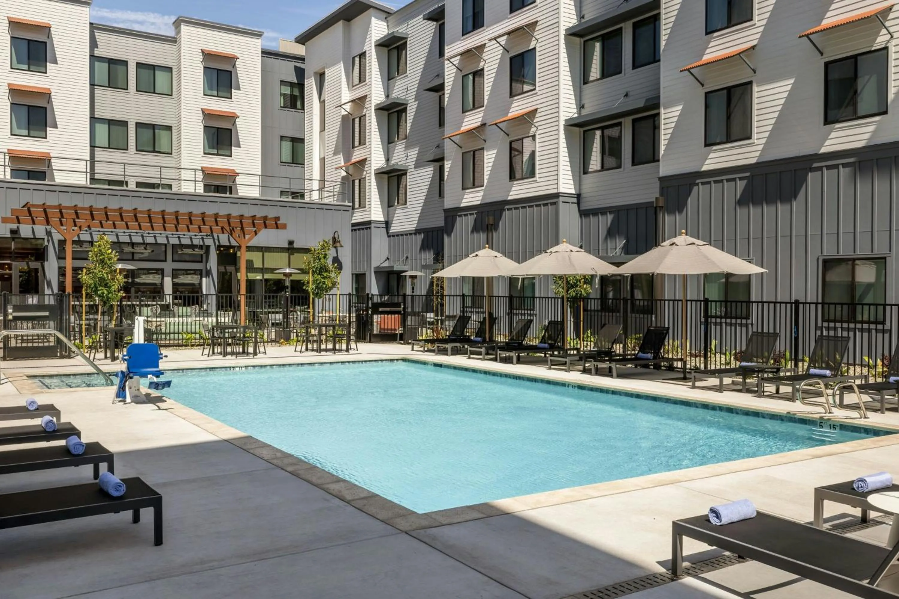 Swimming pool in SpringHill Suites by Marriott San Luis Obispo