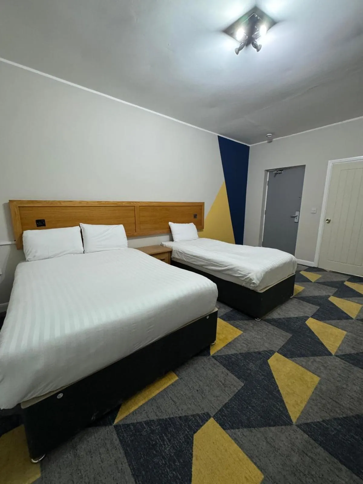 Bedroom, Bed in Weaste Hotel, West Manchester Hotel