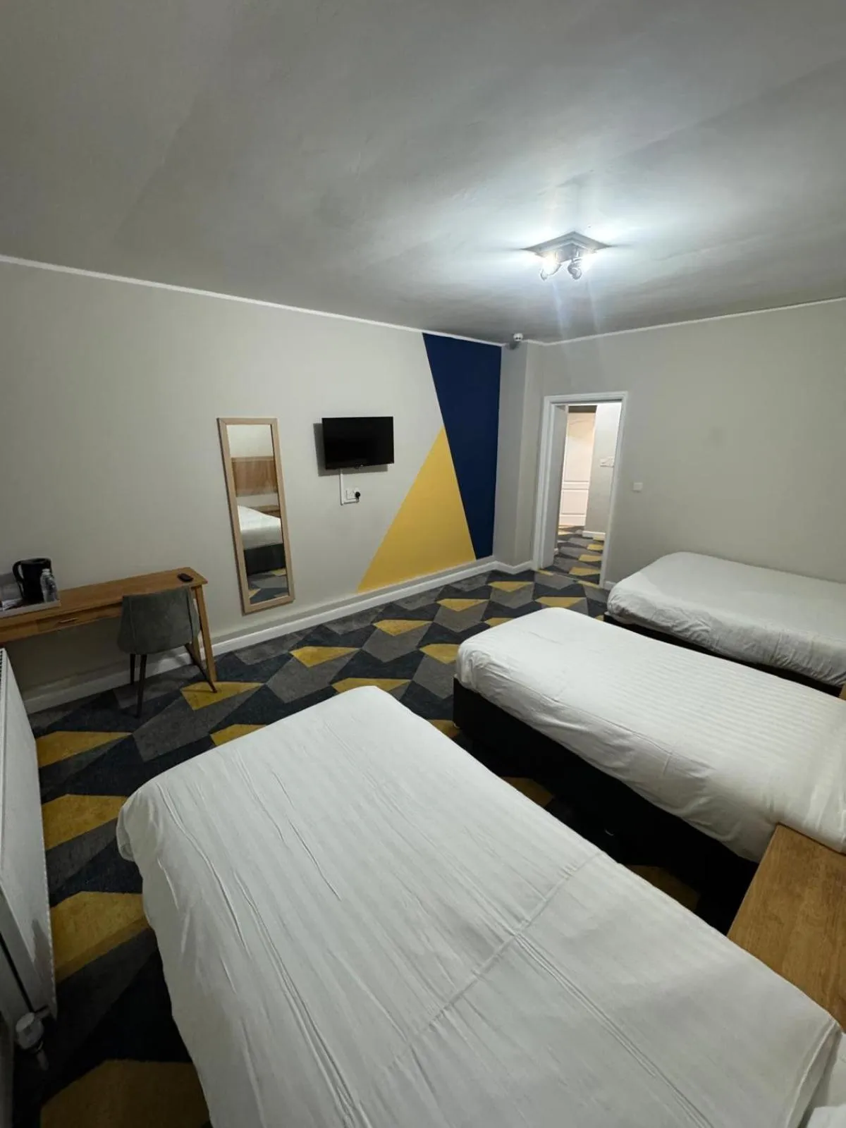 Bedroom, Bed in Weaste Hotel, West Manchester Hotel