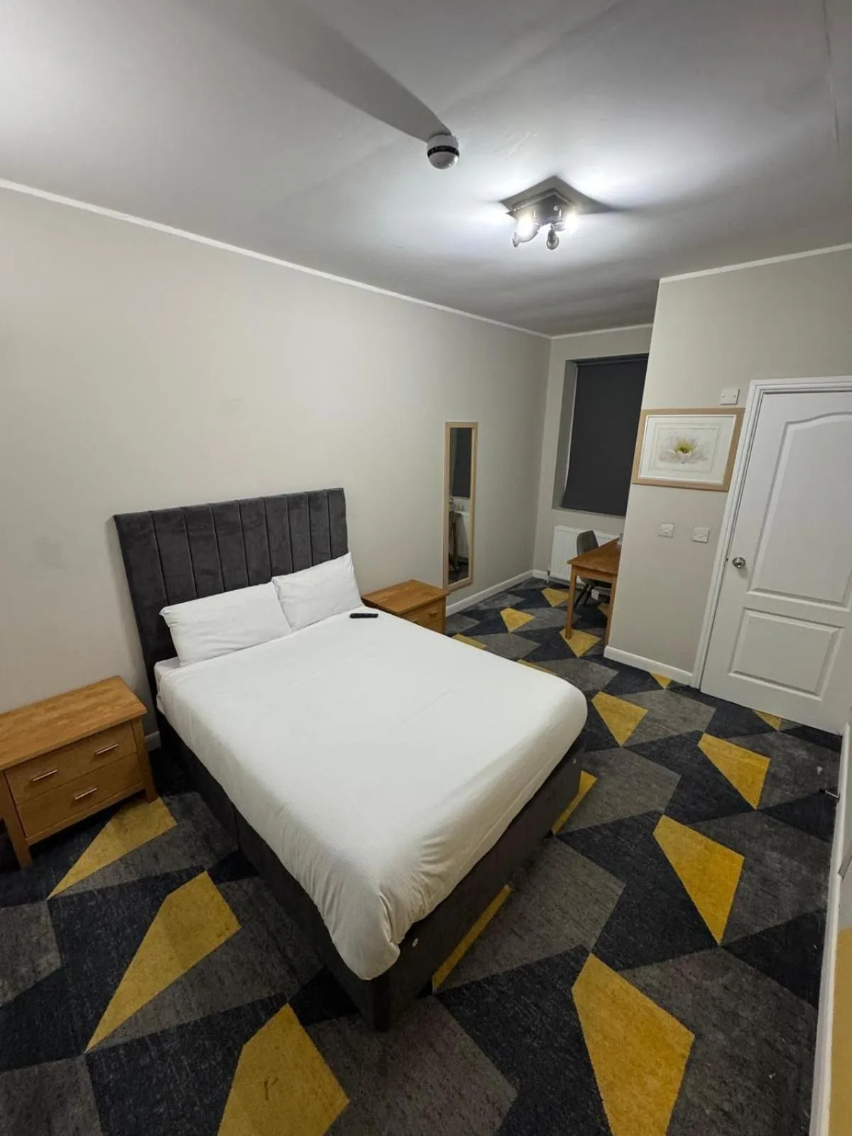 Bedroom, Bed in Weaste Hotel, West Manchester Hotel