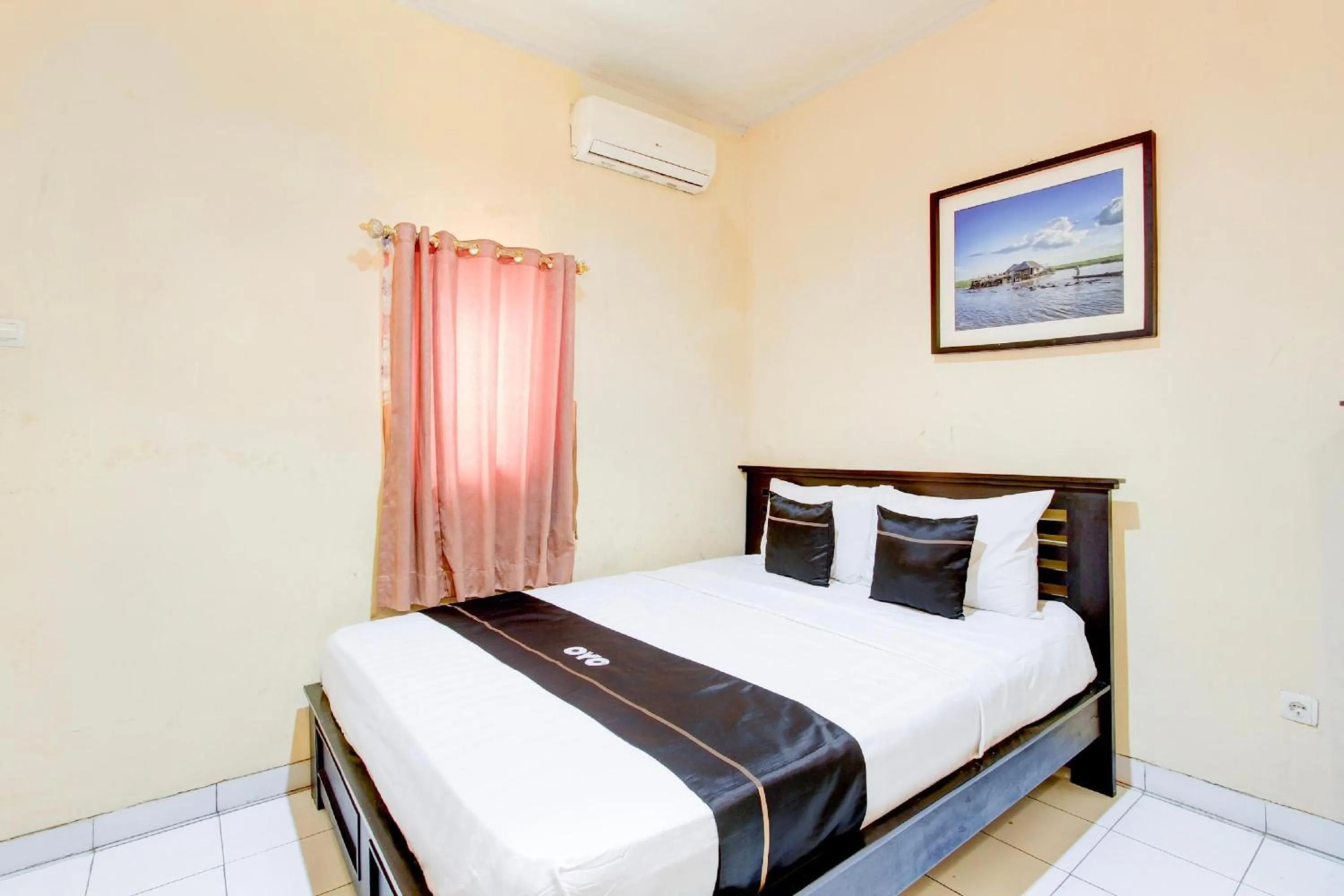 View (from property/room), Bed in Collection O Stasiun Pekalongan Near Stasiun Kereta Api Formerly Hotel Indah