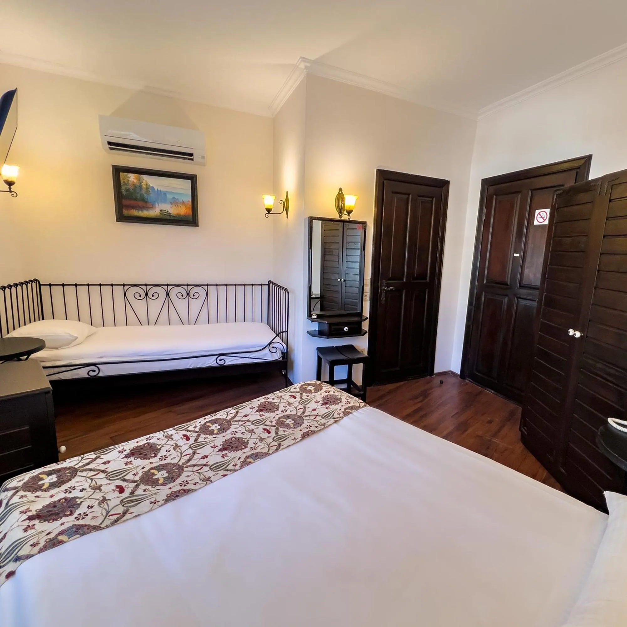 Bed in Morea Kaleiçi-Adults Only