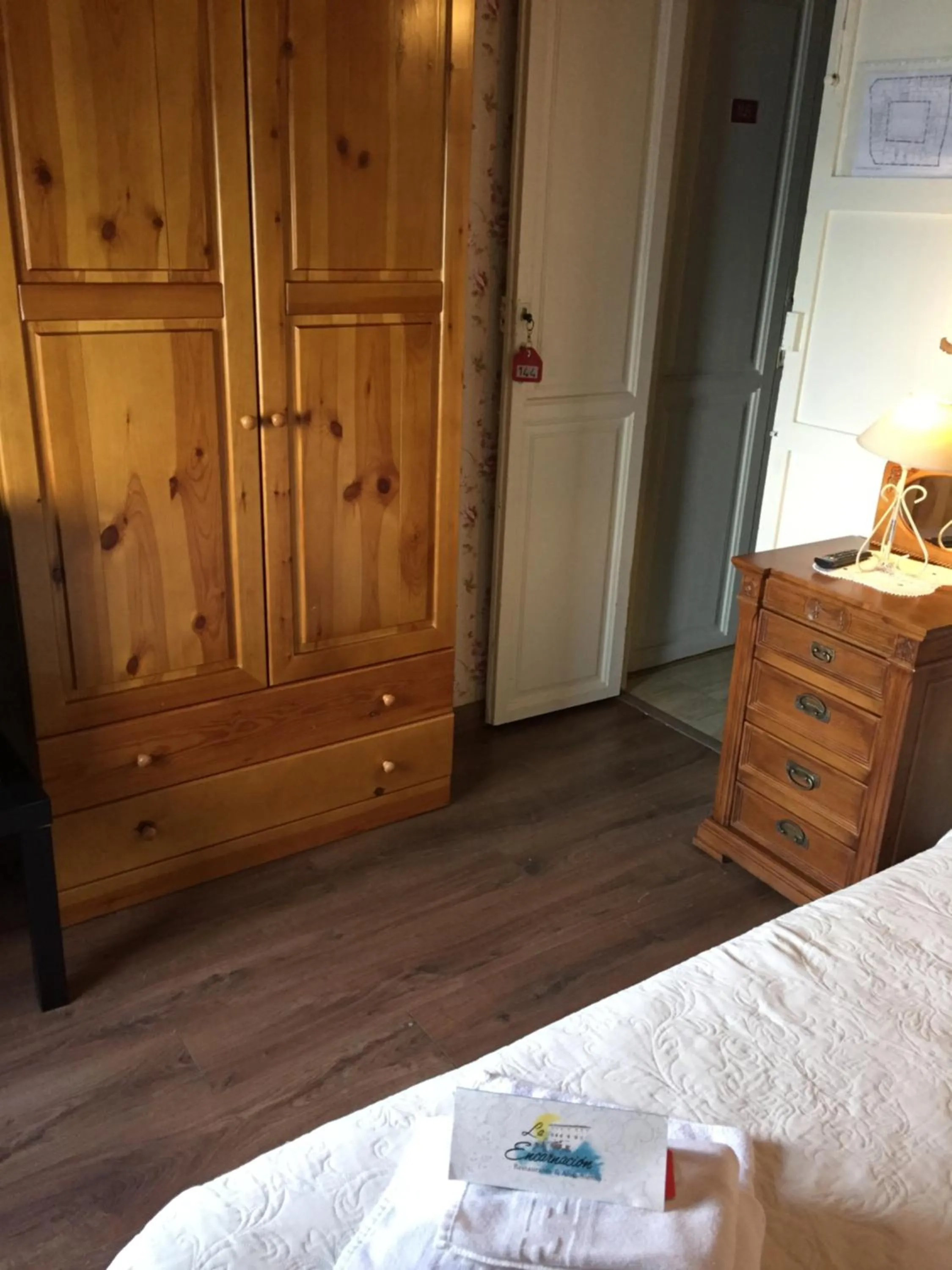 wardrobe, Bed in Balneario La Encarnacion