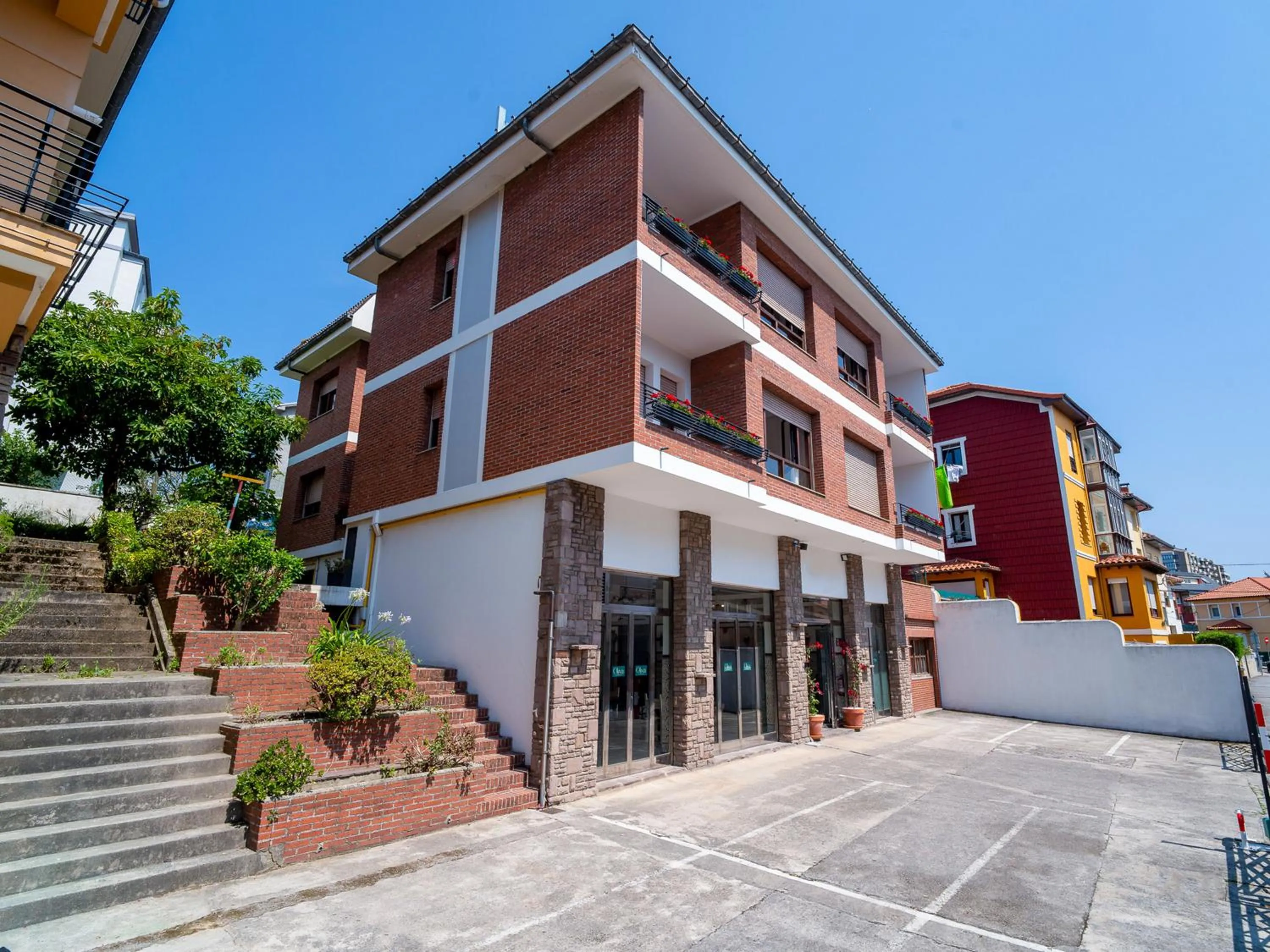 Property building in Apartamentos Santander Centro 3000