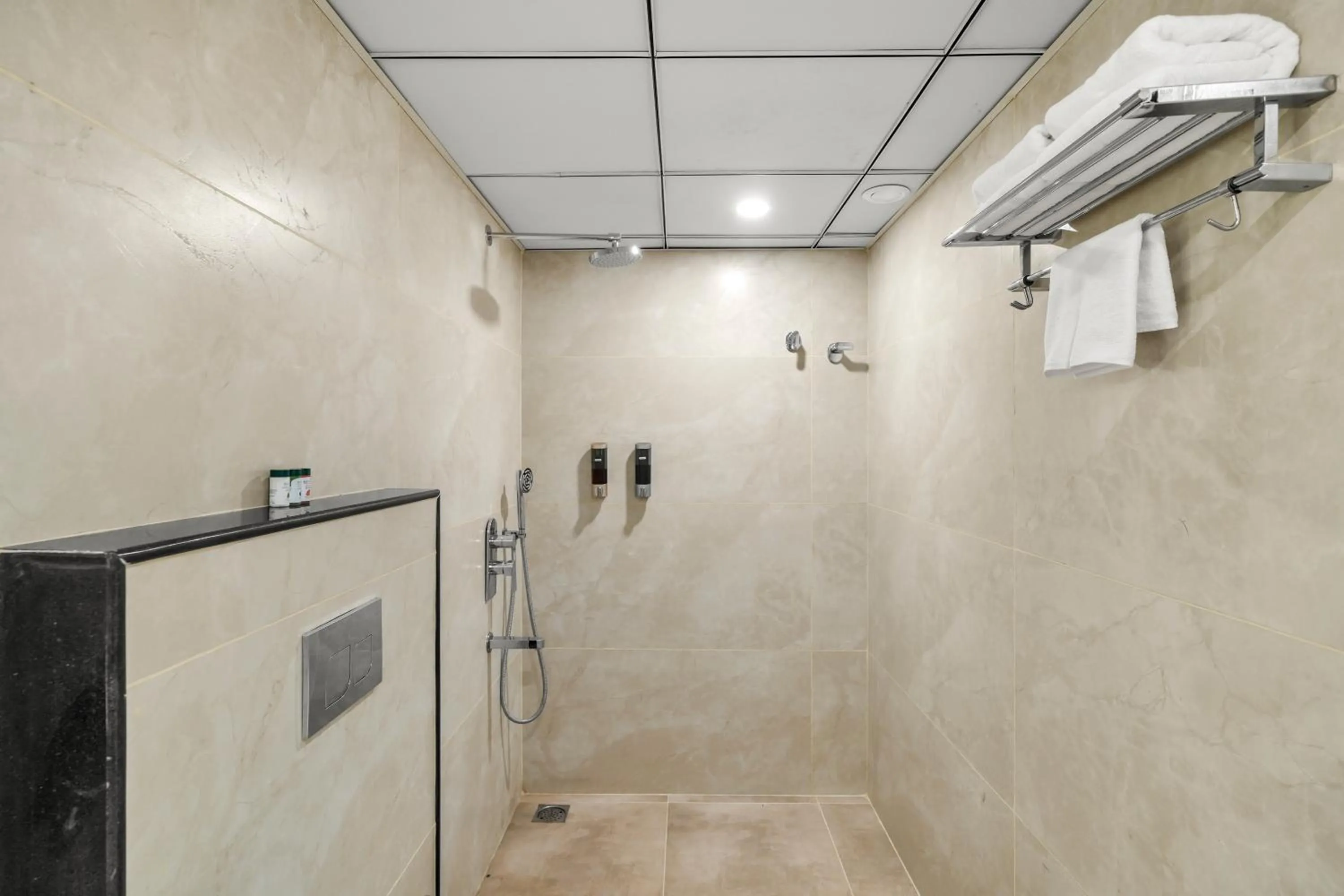 Bathroom in Hotel Grand Kasturi