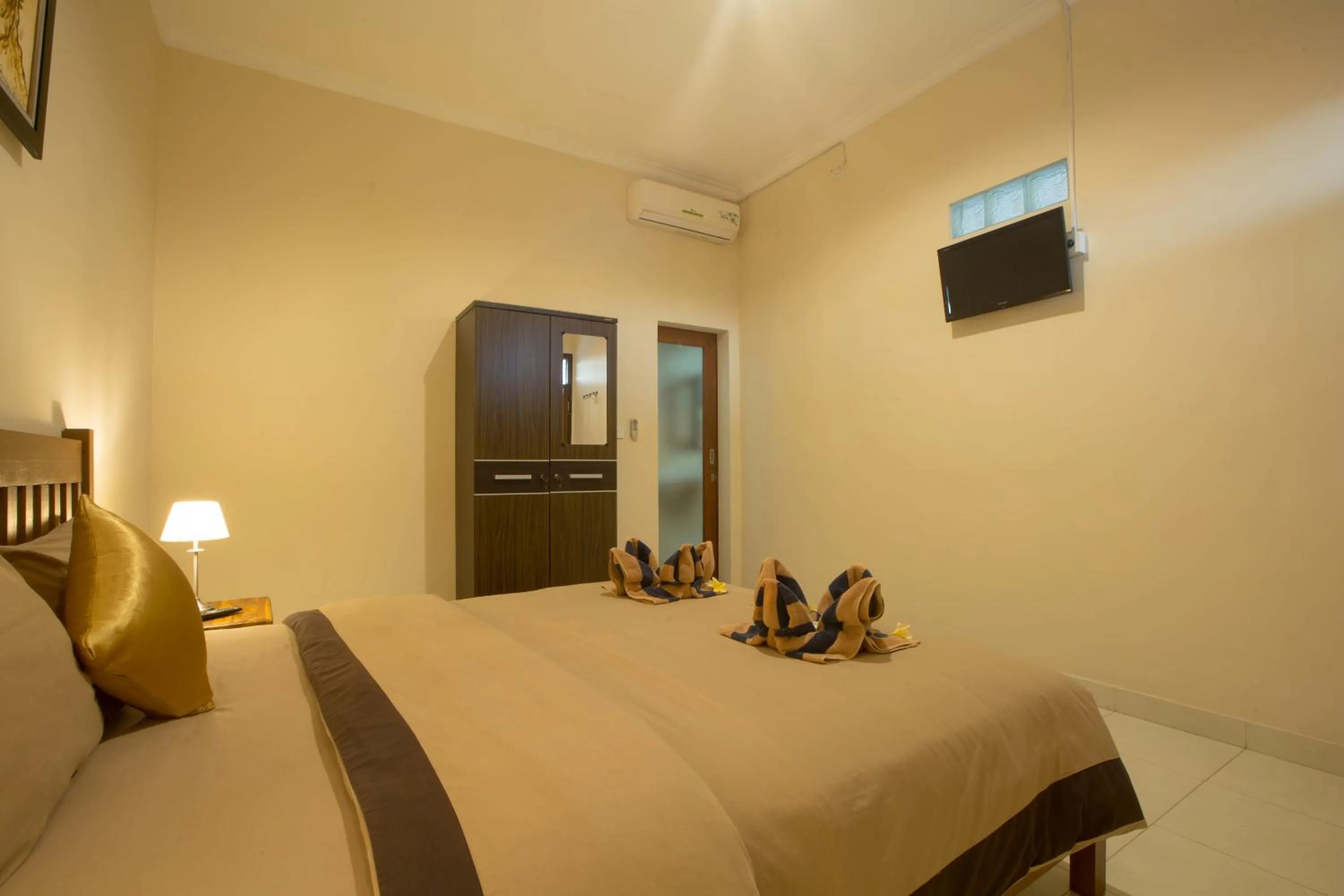 Bedroom, Bed in Wingsu Guest House