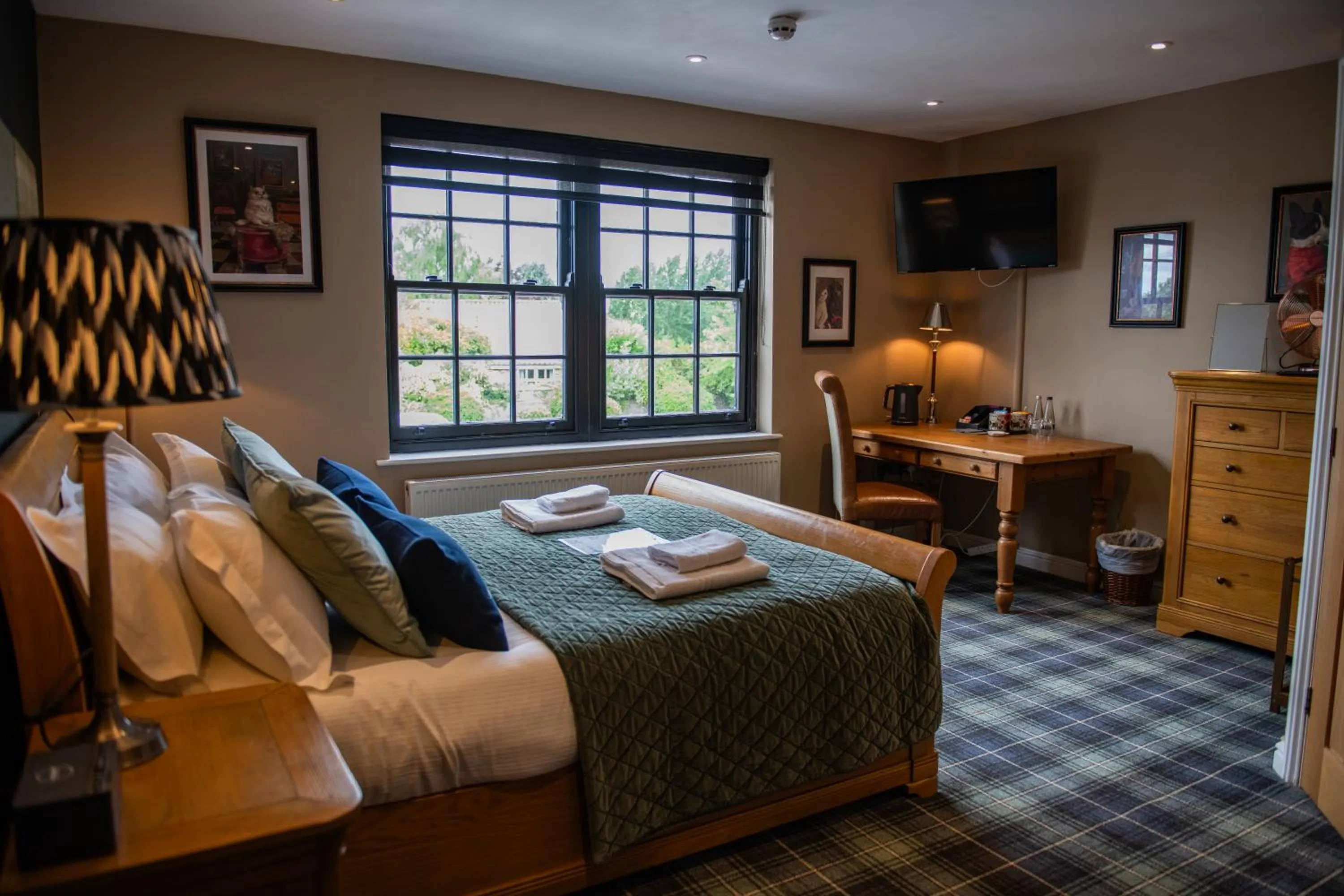 Bed in Blue Bell Country Inn