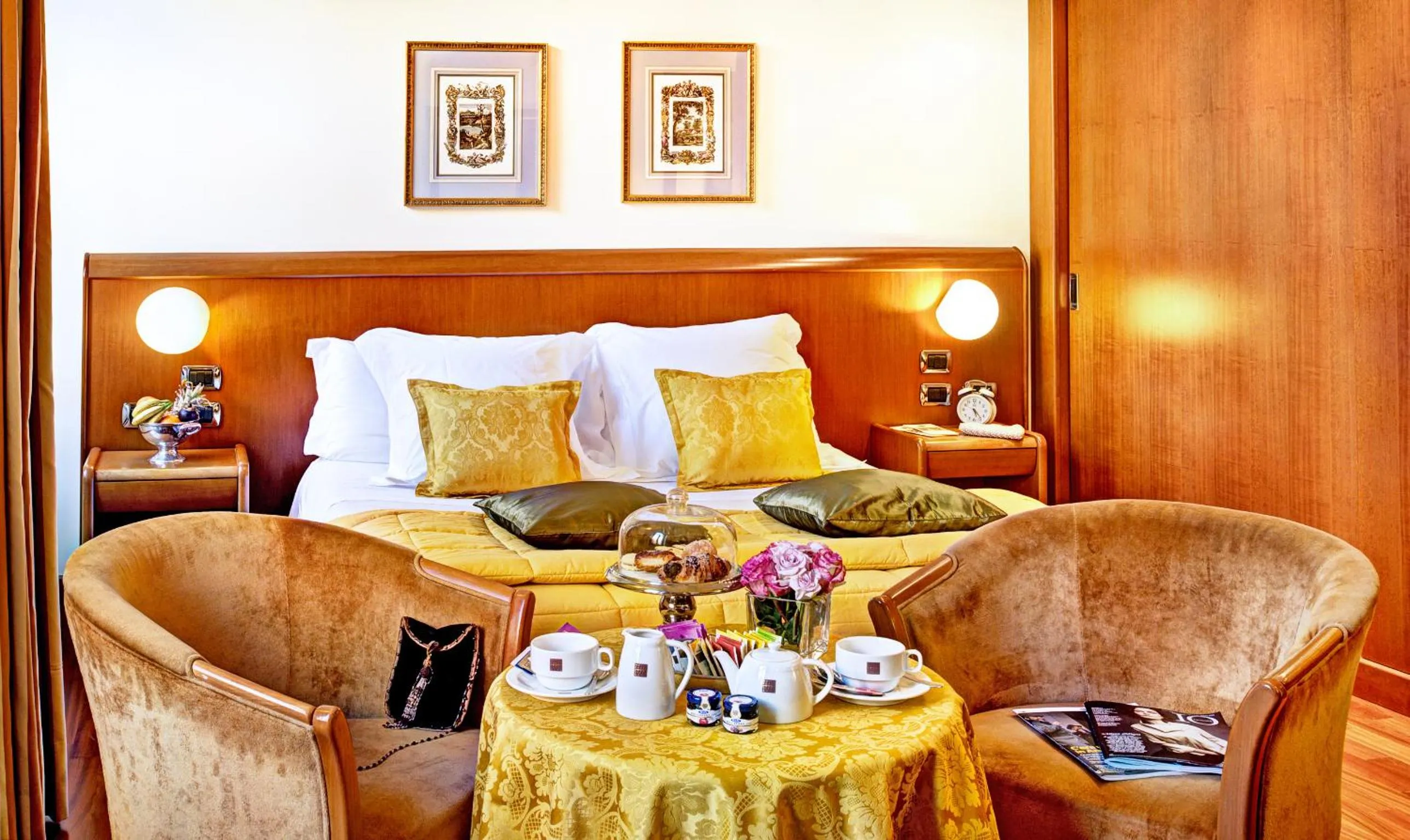 Photo of the whole room, Bed in Hotel Ponte Sisto