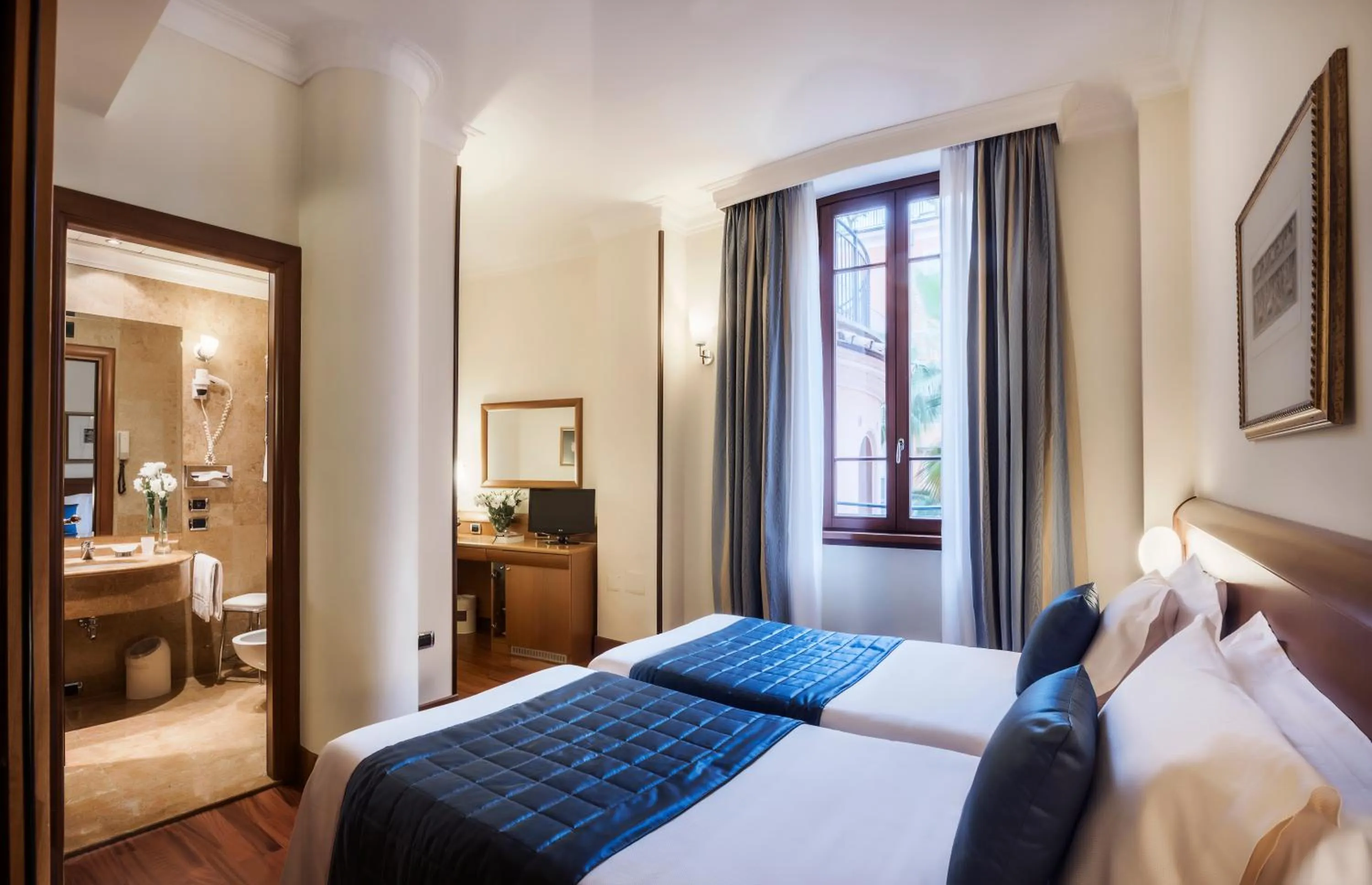 Photo of the whole room, Bed in Hotel Ponte Sisto