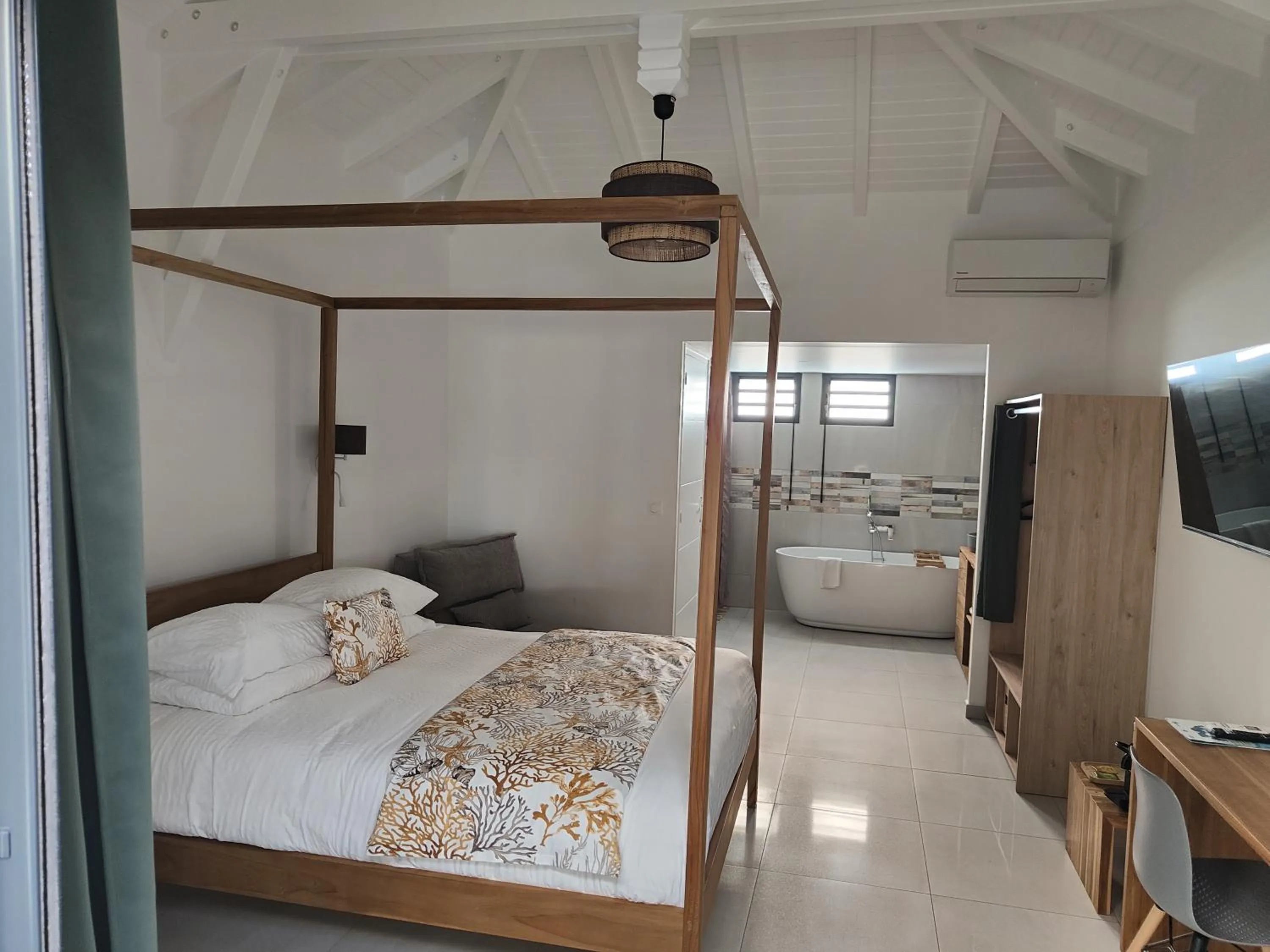 Bed in Majesty Palm Hôtel