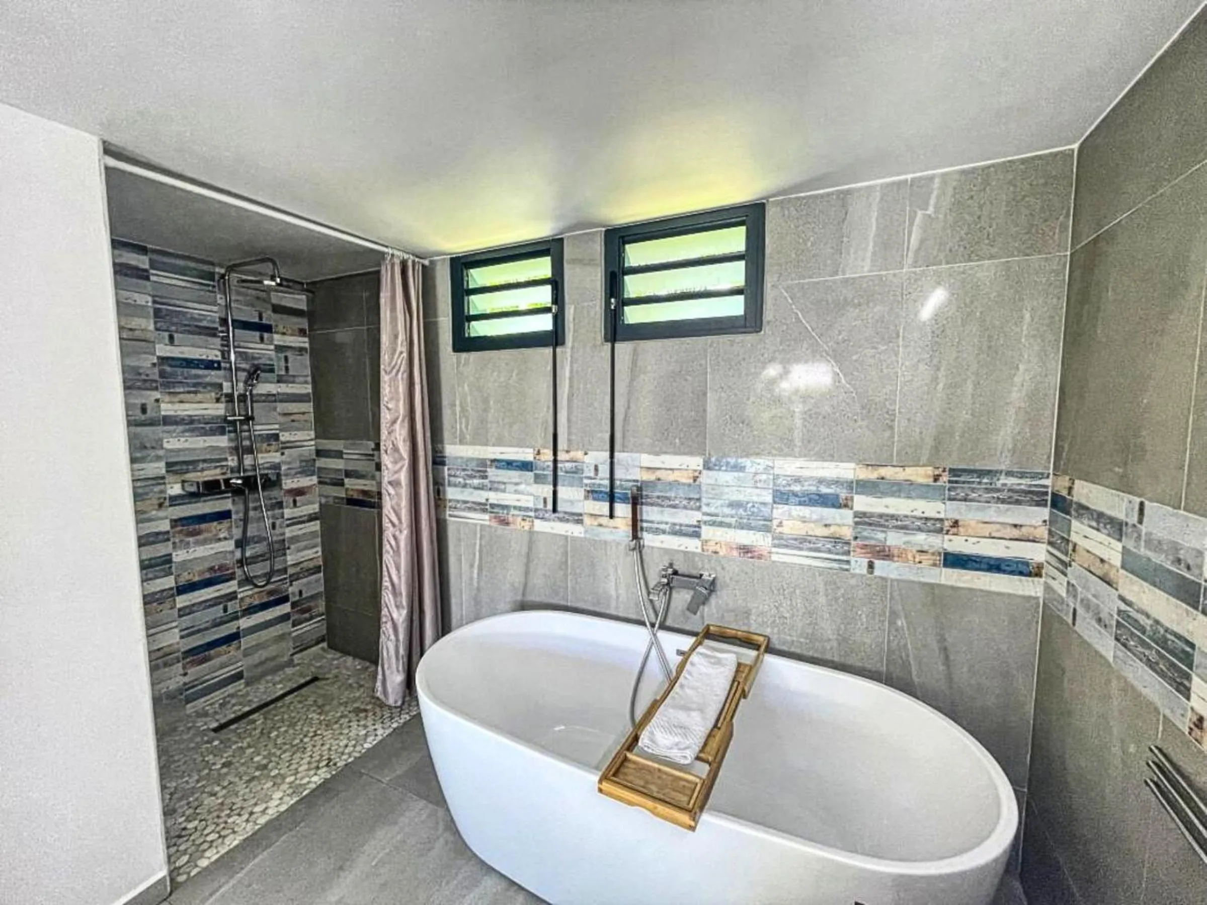 Shower in Majesty Palm Hôtel