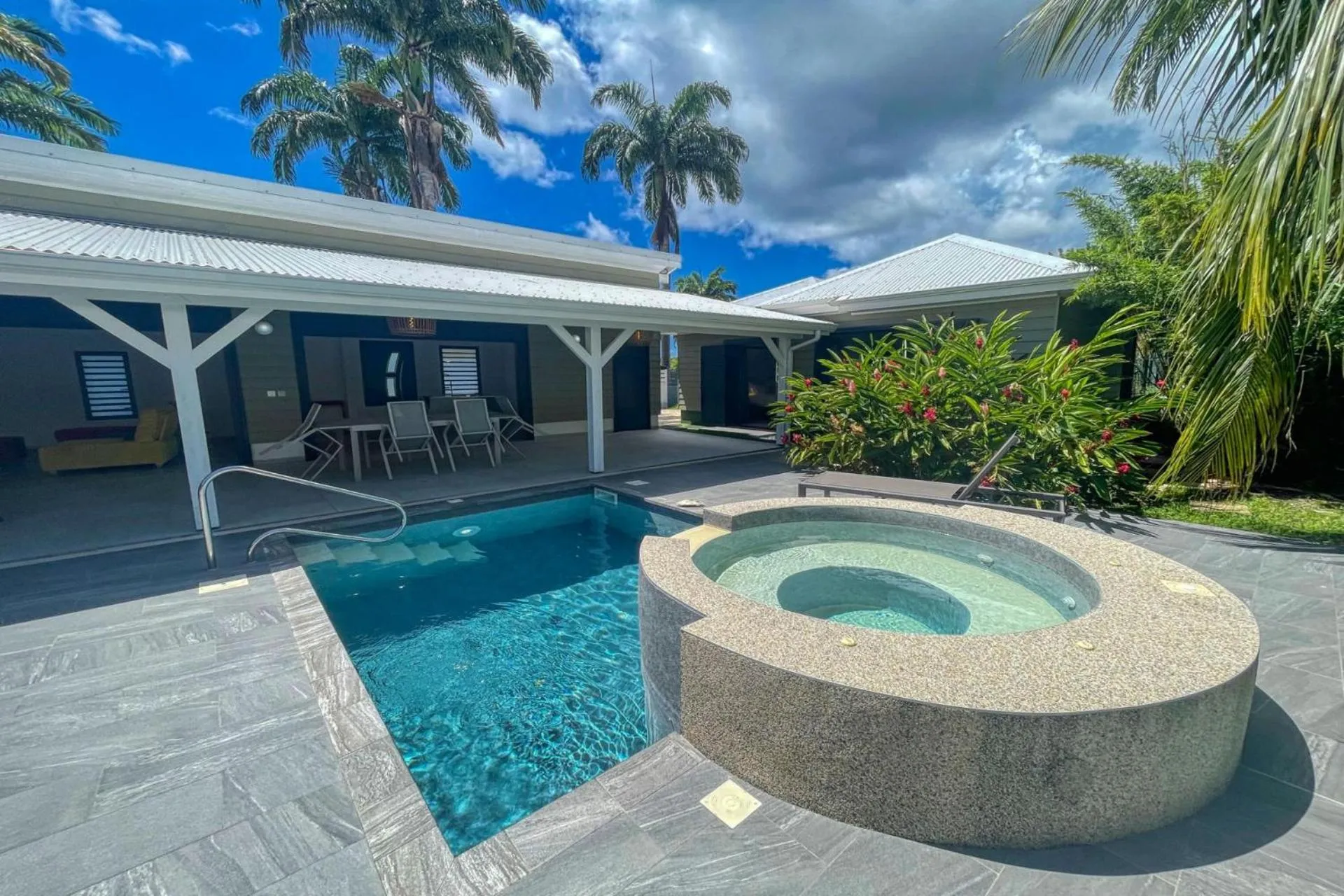 Patio in Majesty Palm Hôtel