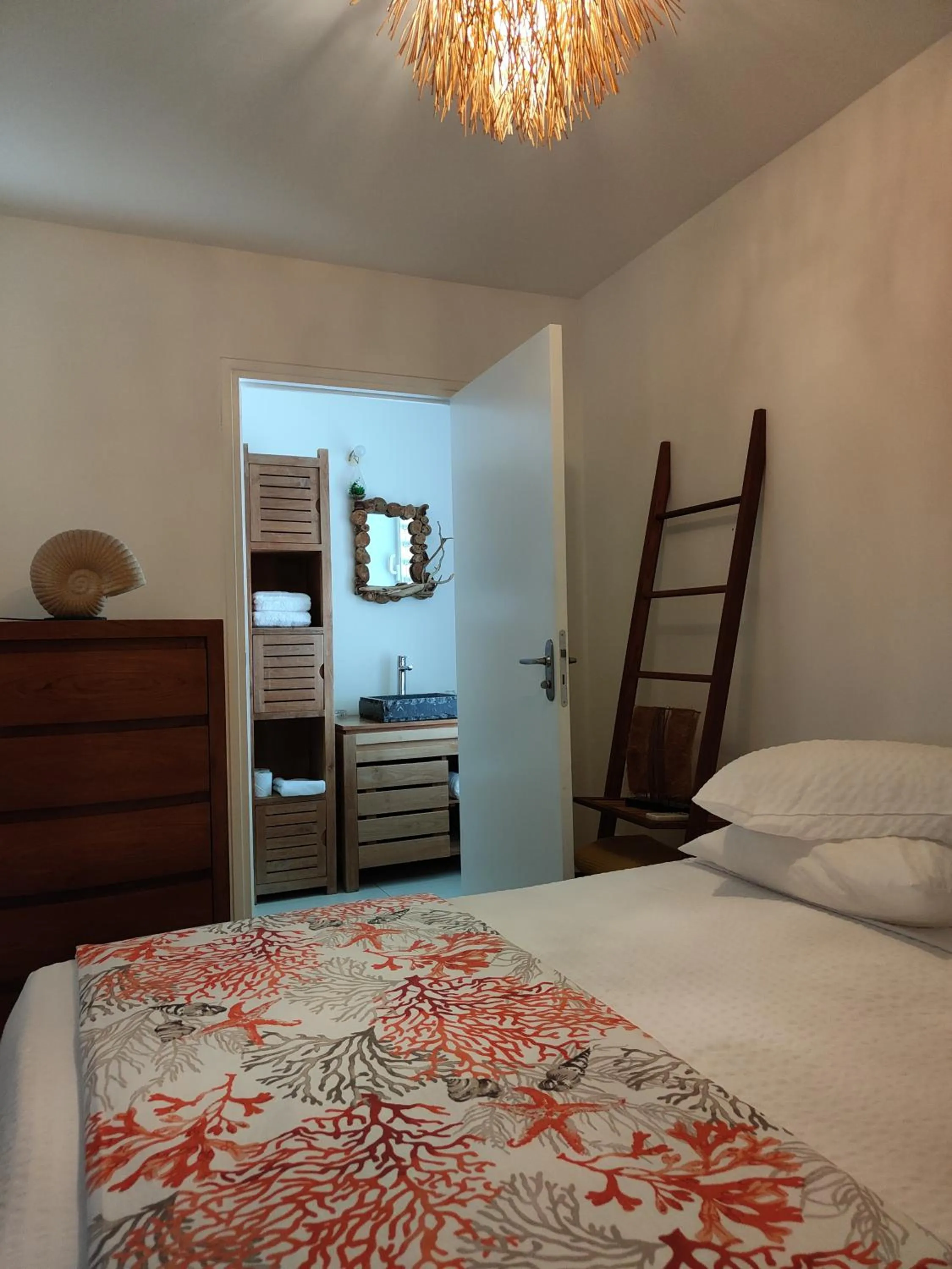 Photo of the whole room, Bed in Majesty Palm Hôtel