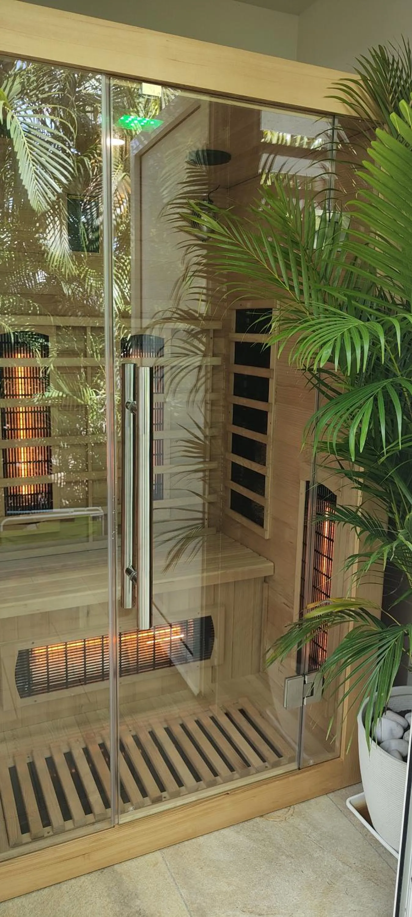 Sauna in Majesty Palm Hôtel