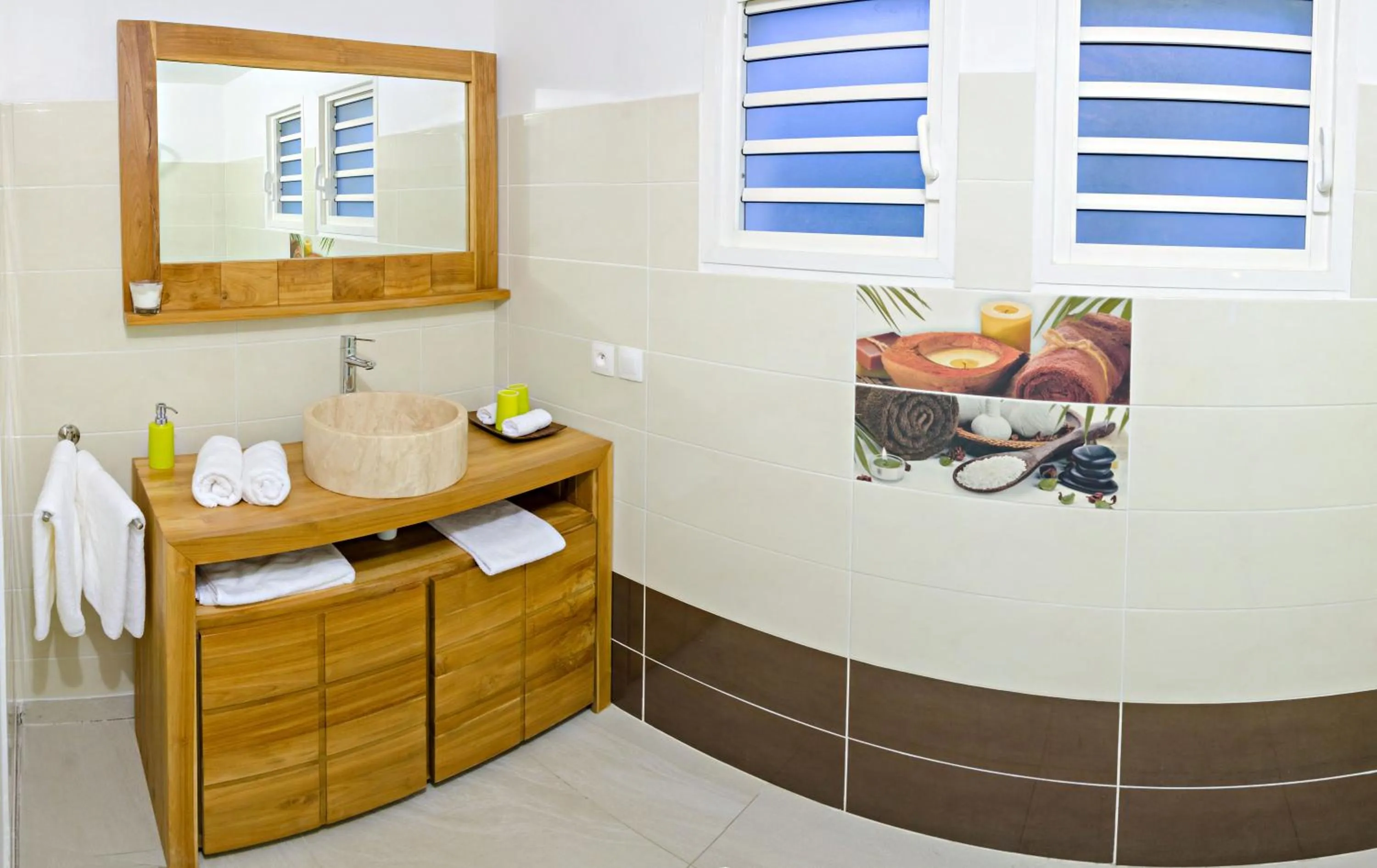 Shower in Majesty Palm Hôtel