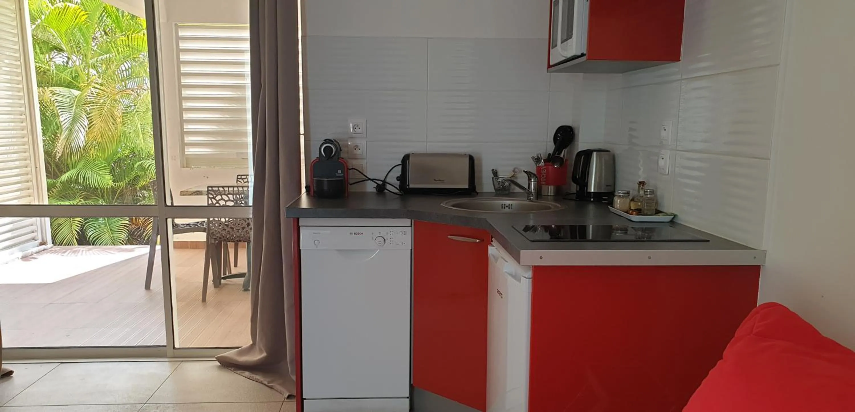 Kitchen or kitchenette in Majesty Palm Hôtel