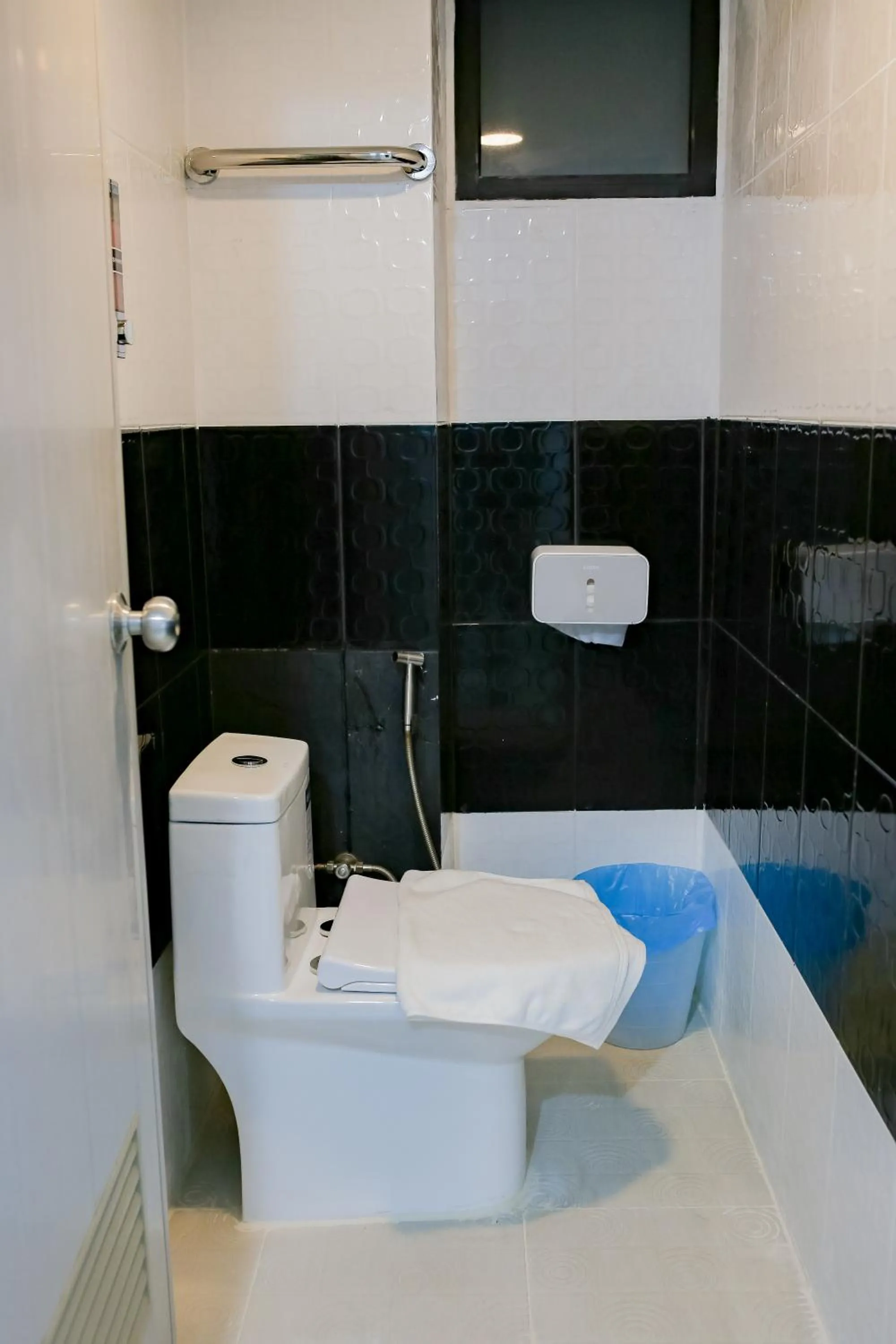 Toilet in R2 Bed and Pool Kanchanaburi