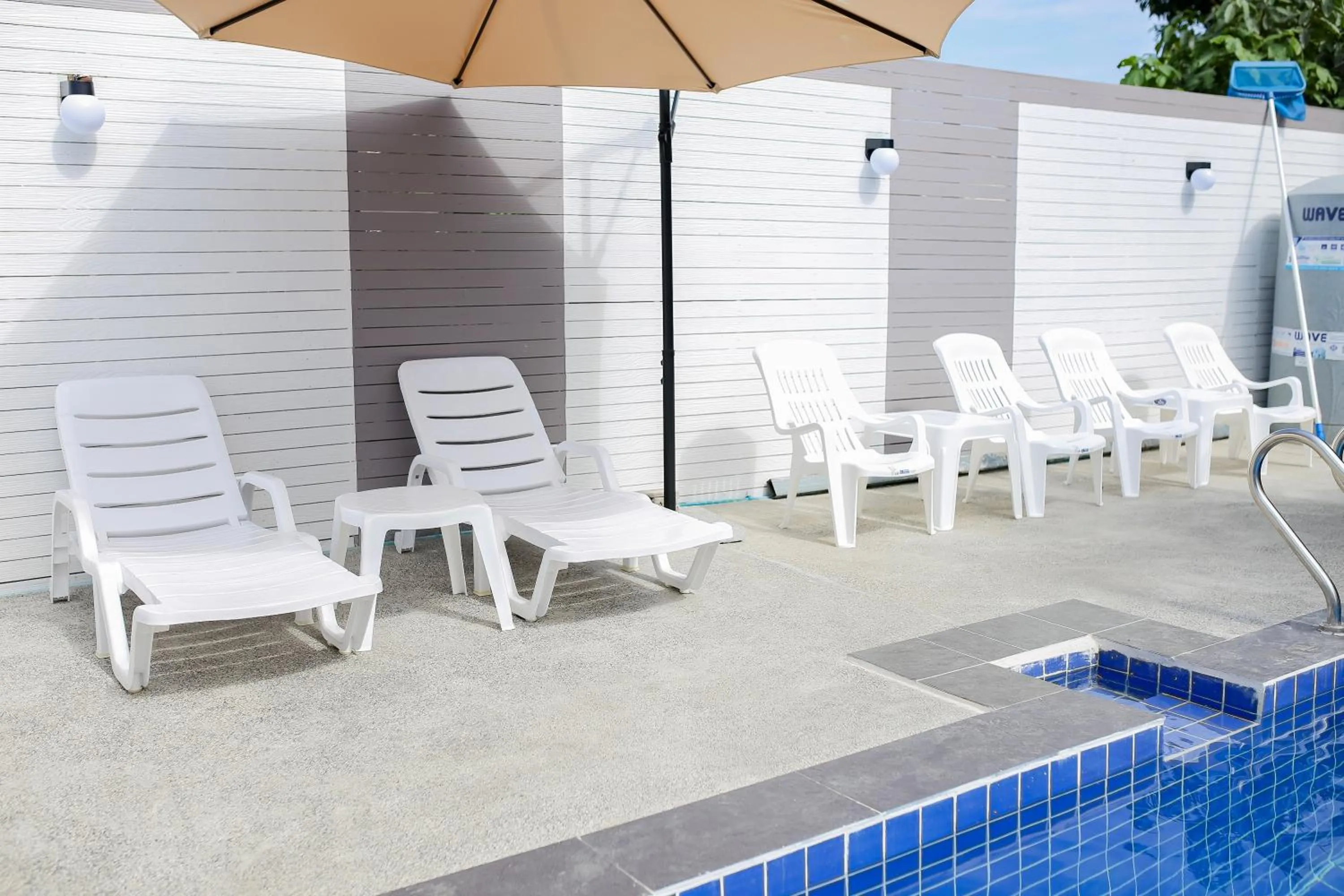 Day in R2 Bed and Pool Kanchanaburi