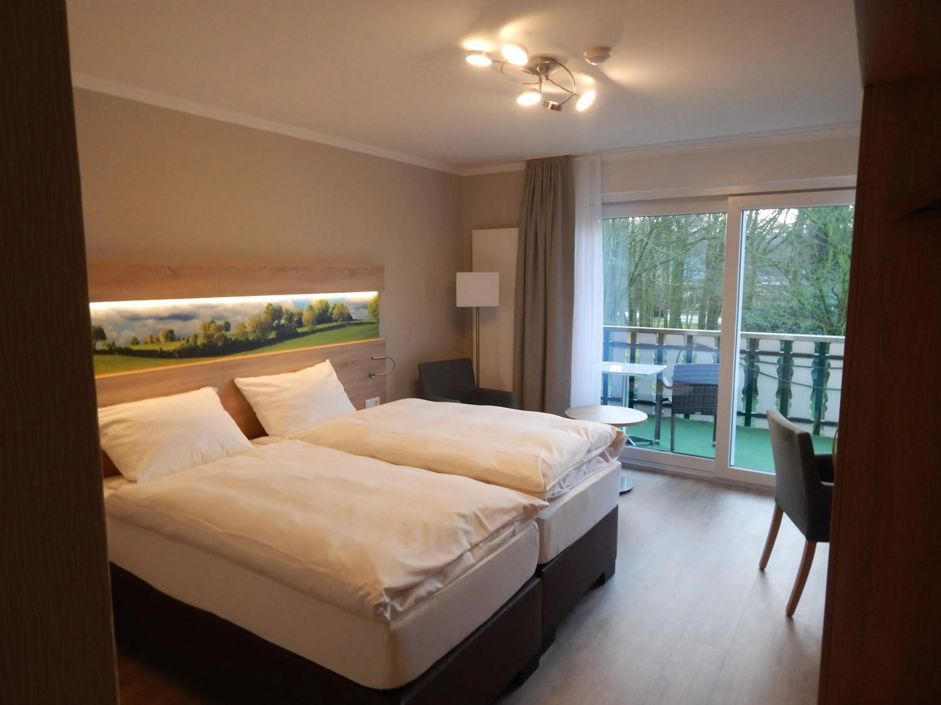 Photo of the whole room, Bed in Hotel garni Haaster Krug Otte