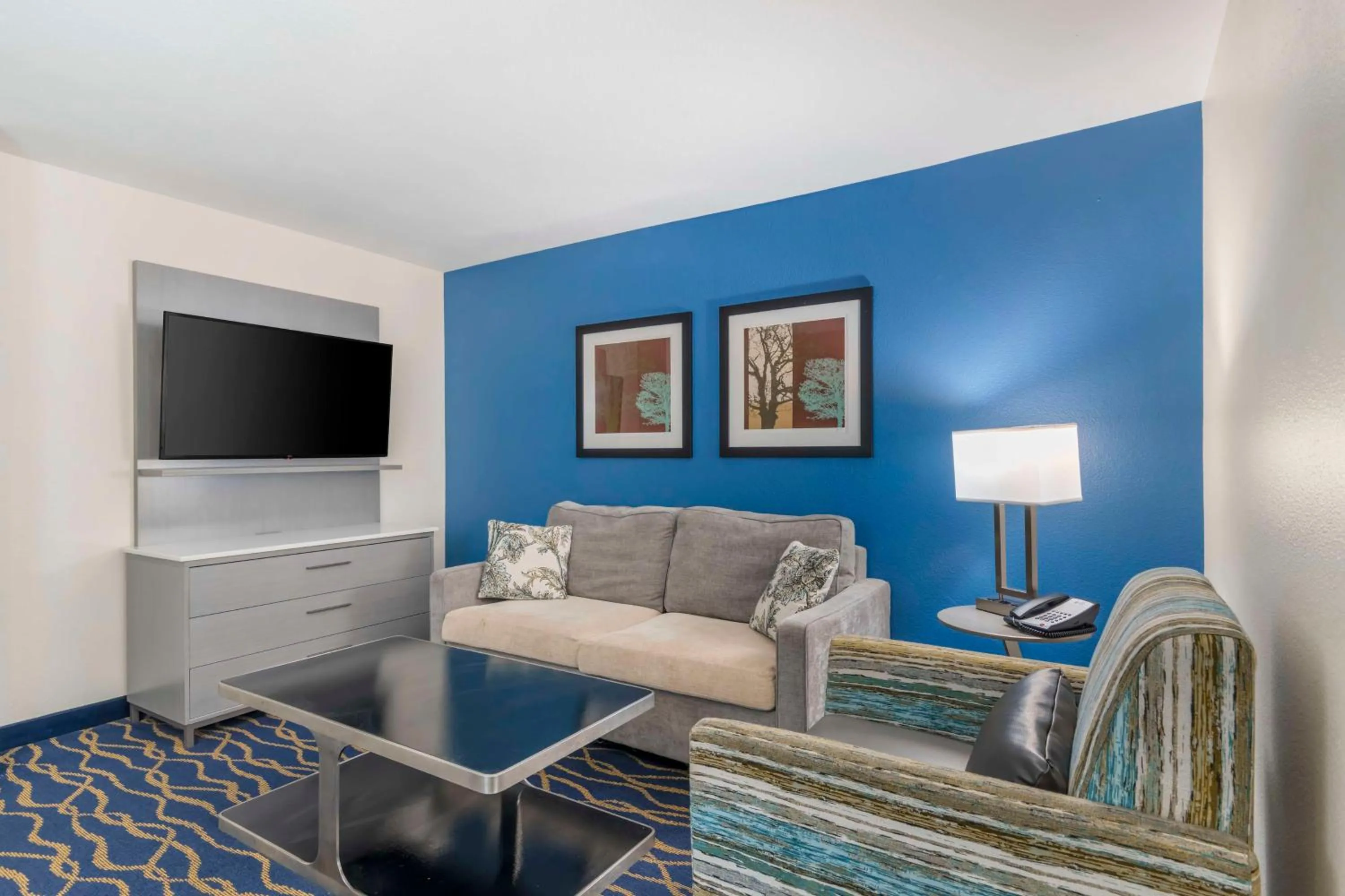 Bedroom in Best Western Plus Lake Lanier Gainesville Hotel & Suites