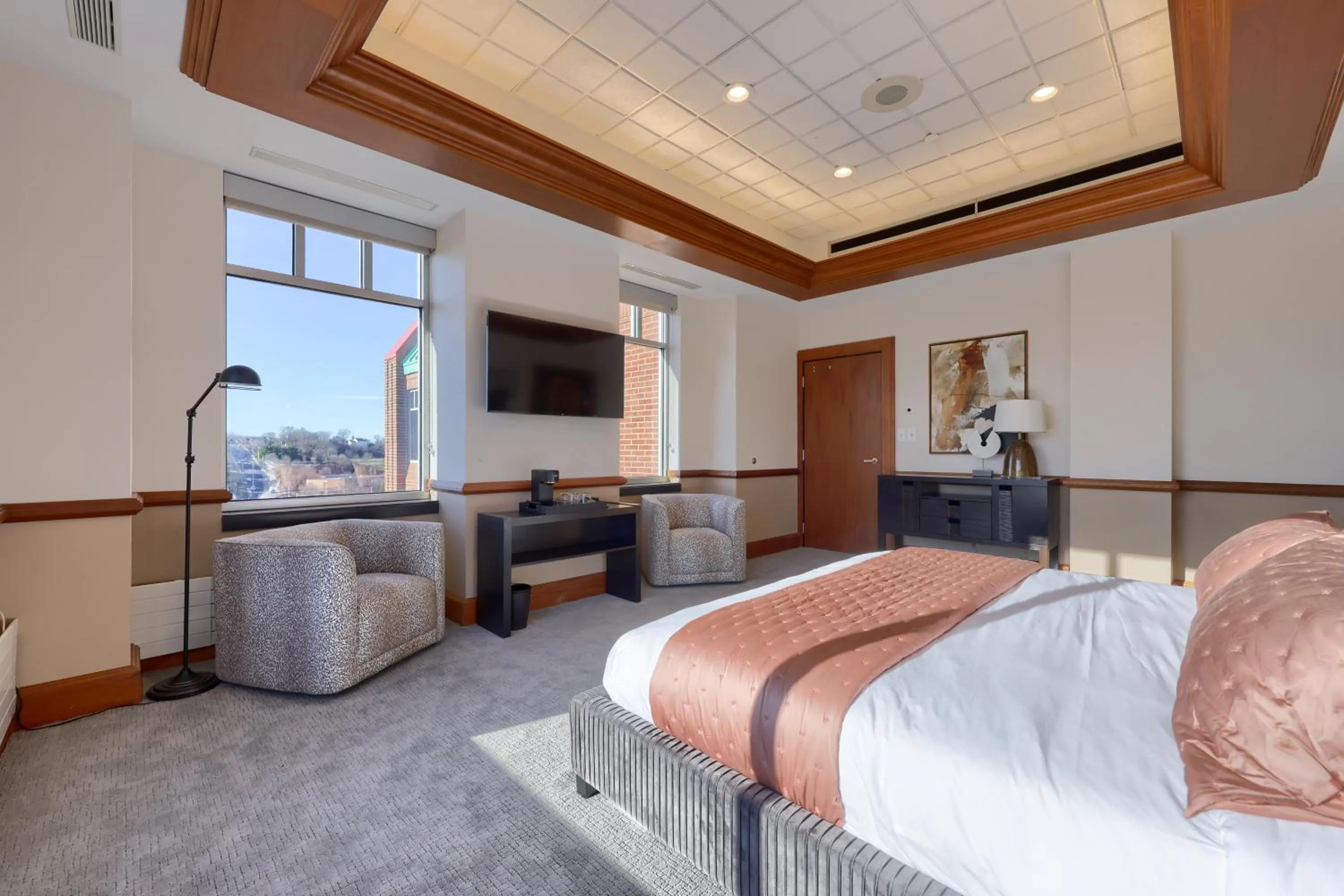 Photo of the whole room, Bed in The Executive Suites and Events