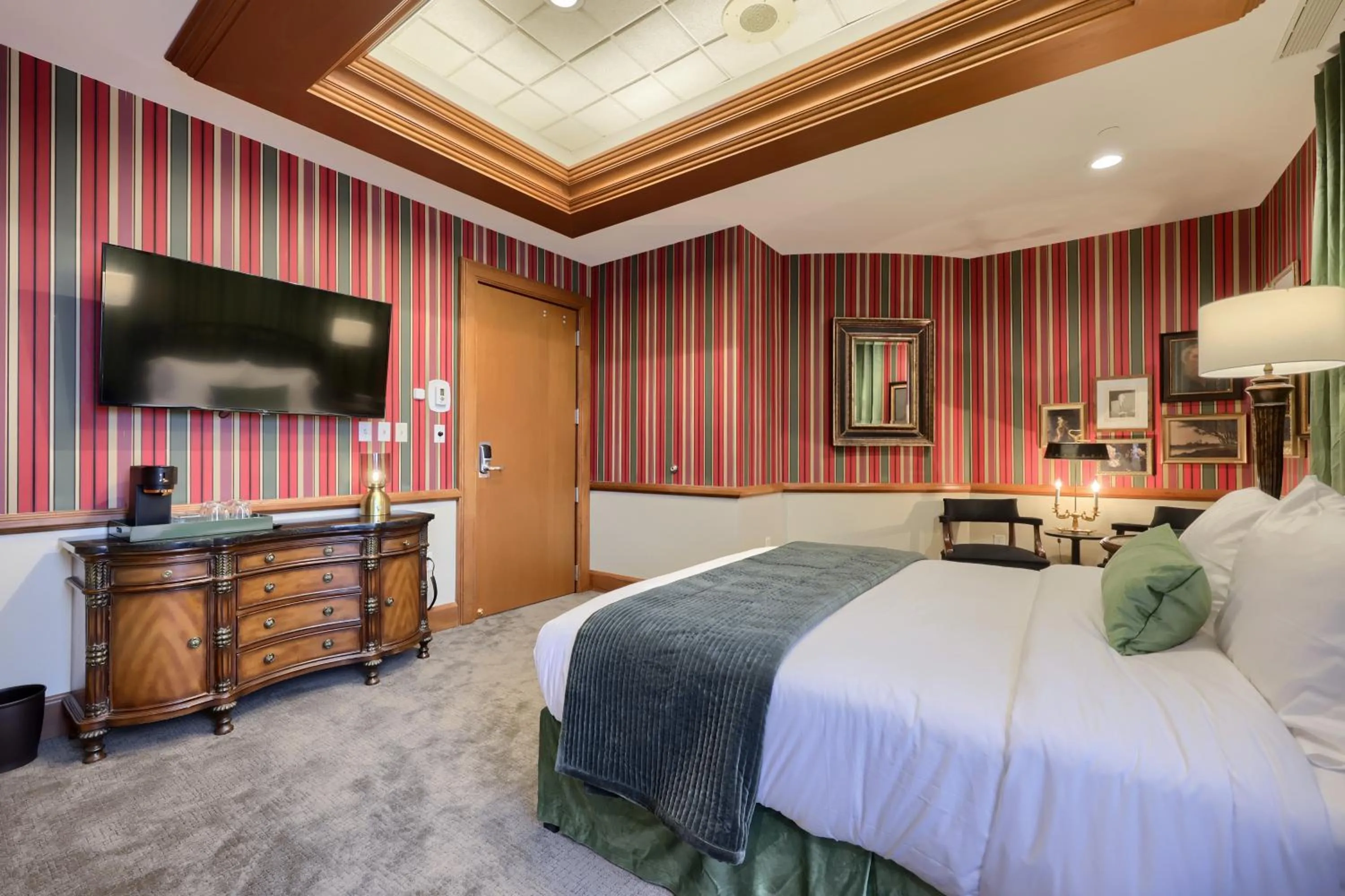 Photo of the whole room, Bed in The Executive Suites and Events