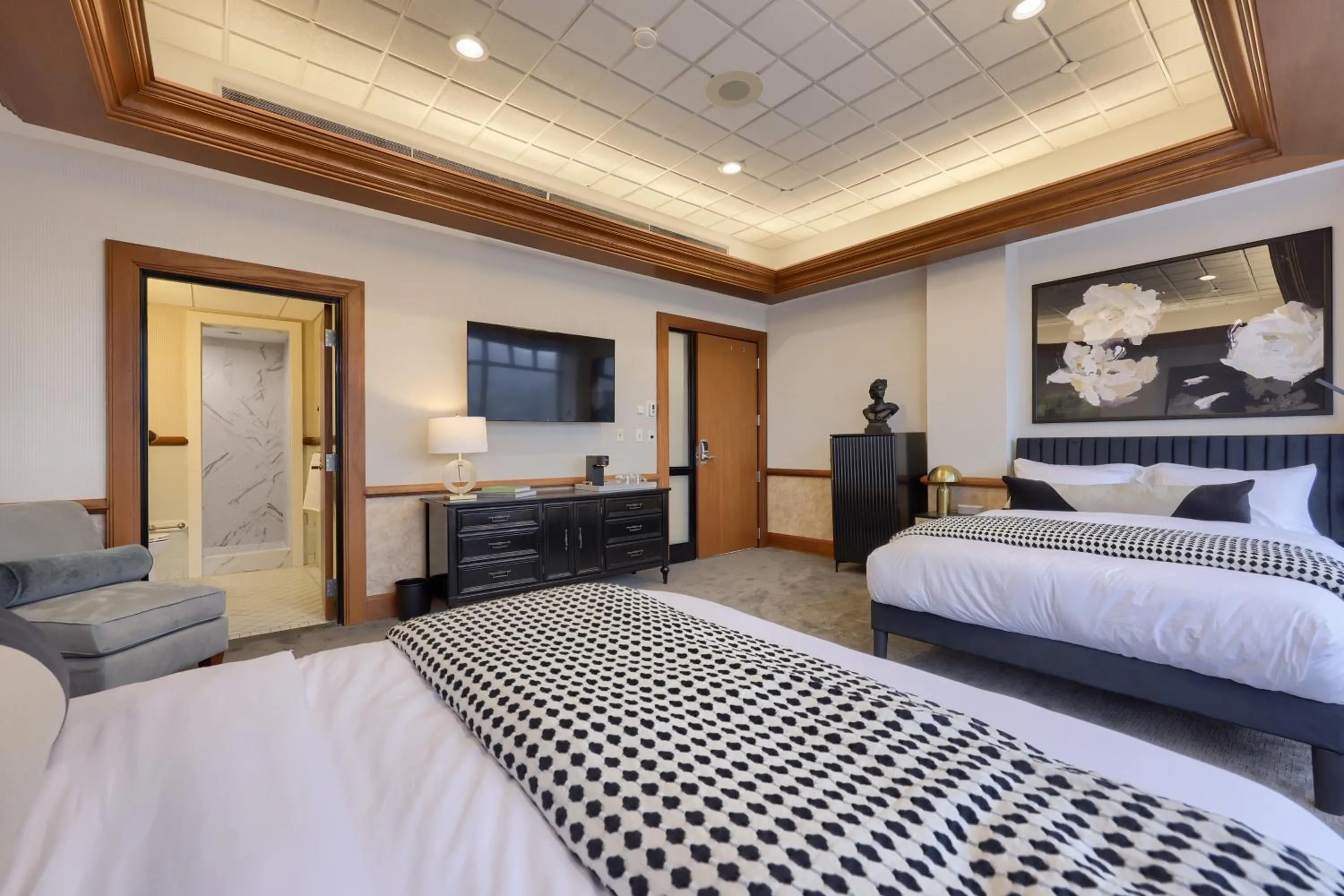 Photo of the whole room, Bed in The Executive Suites and Events