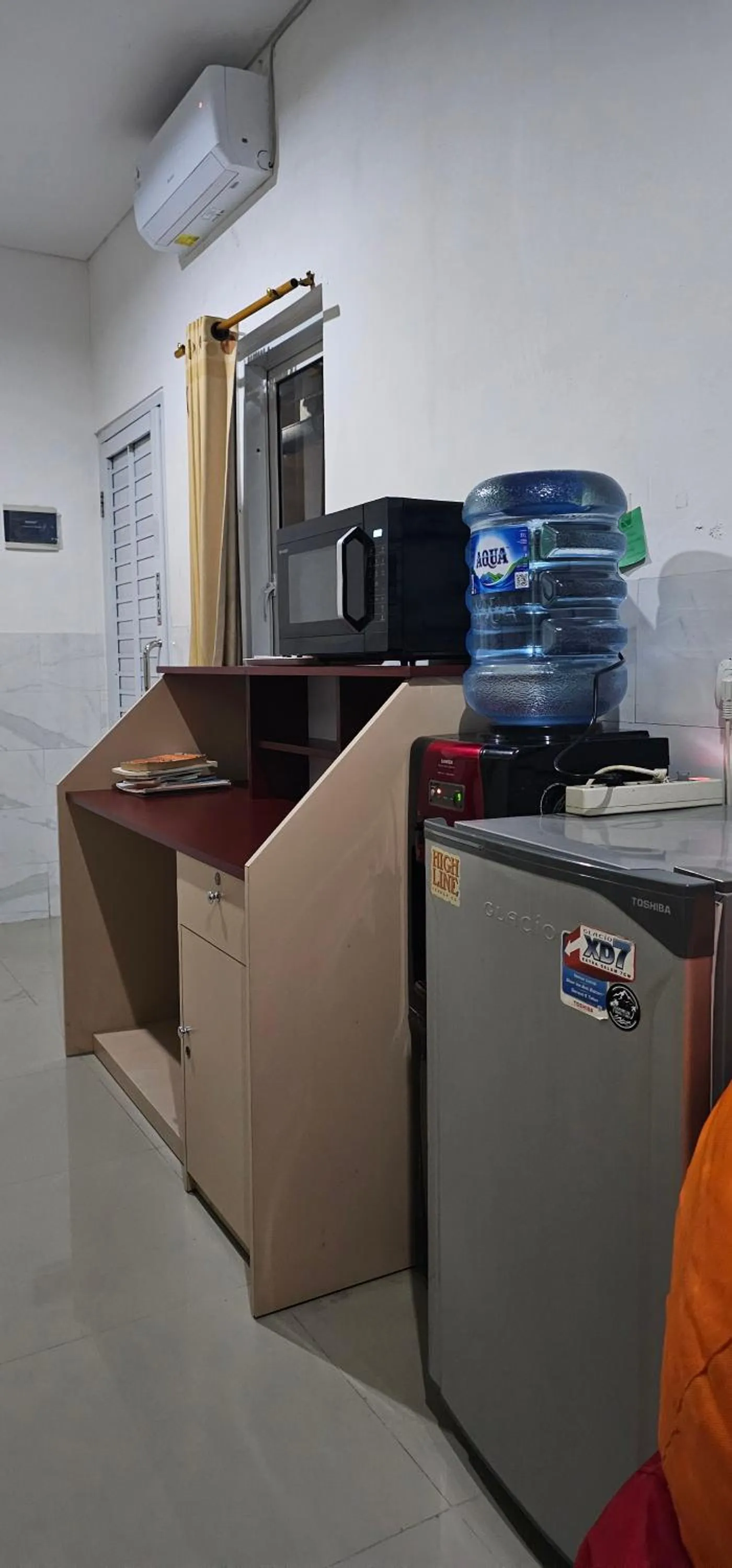 microwave in Jepun Segara Guest House