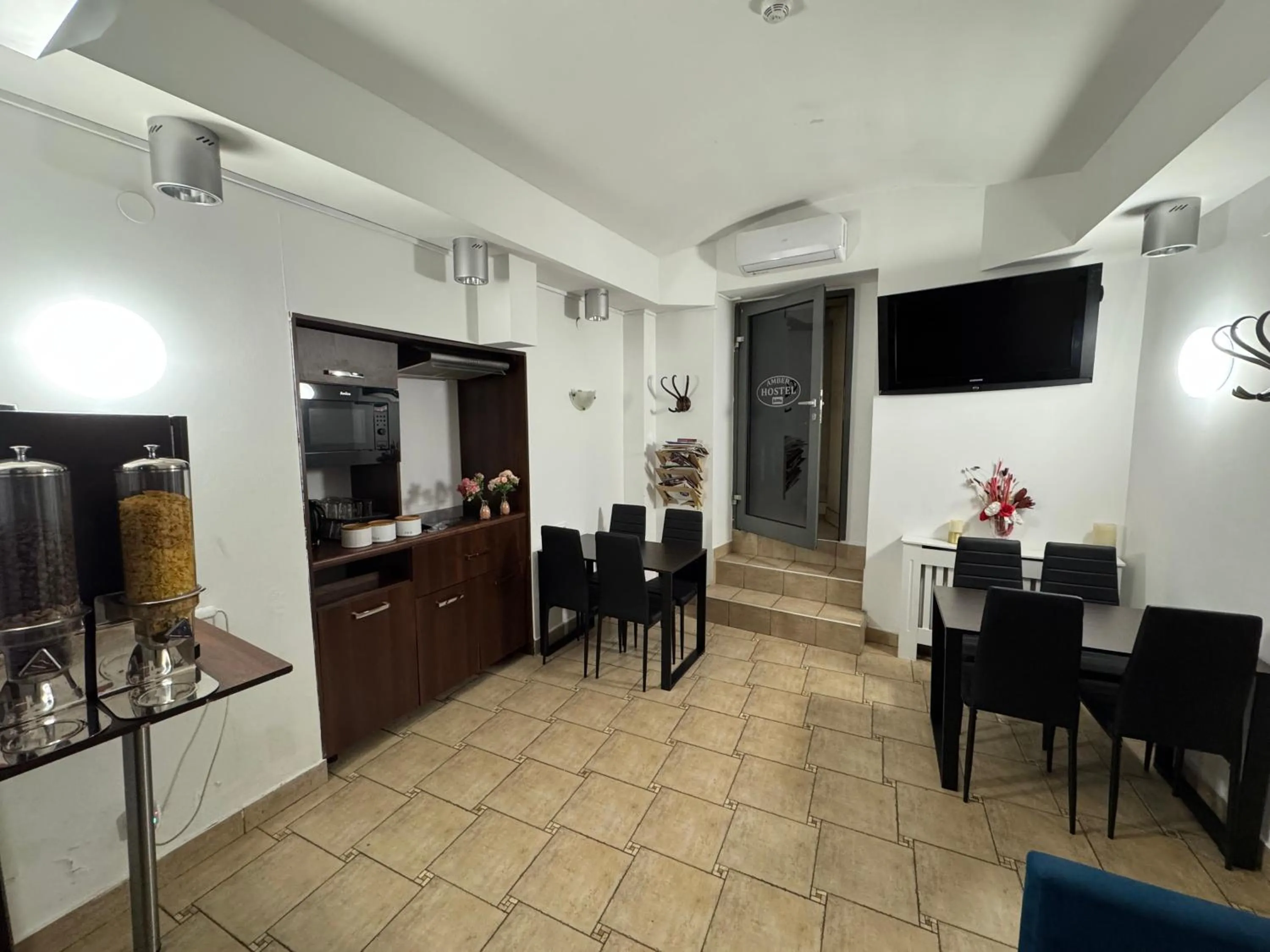 Restaurant/places to eat in Amber Hostel