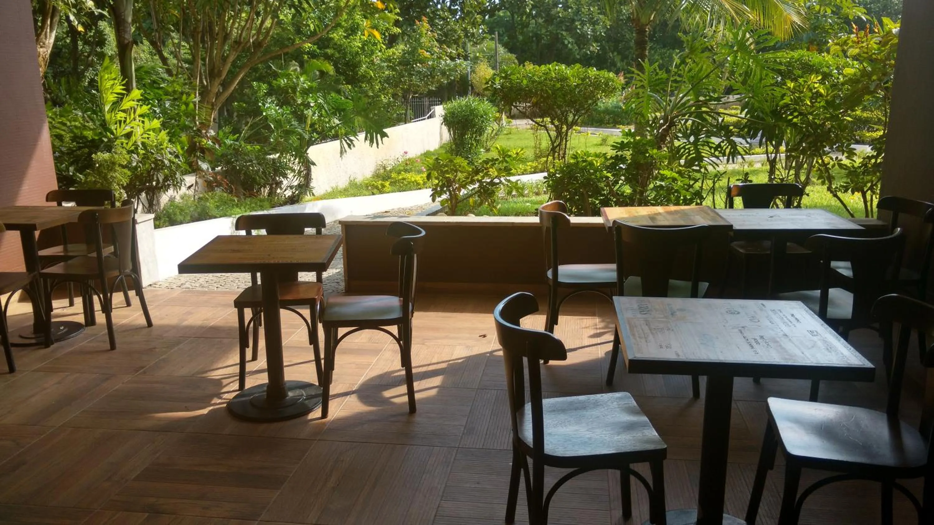 Restaurant/places to eat in Residencial Portal da Barra