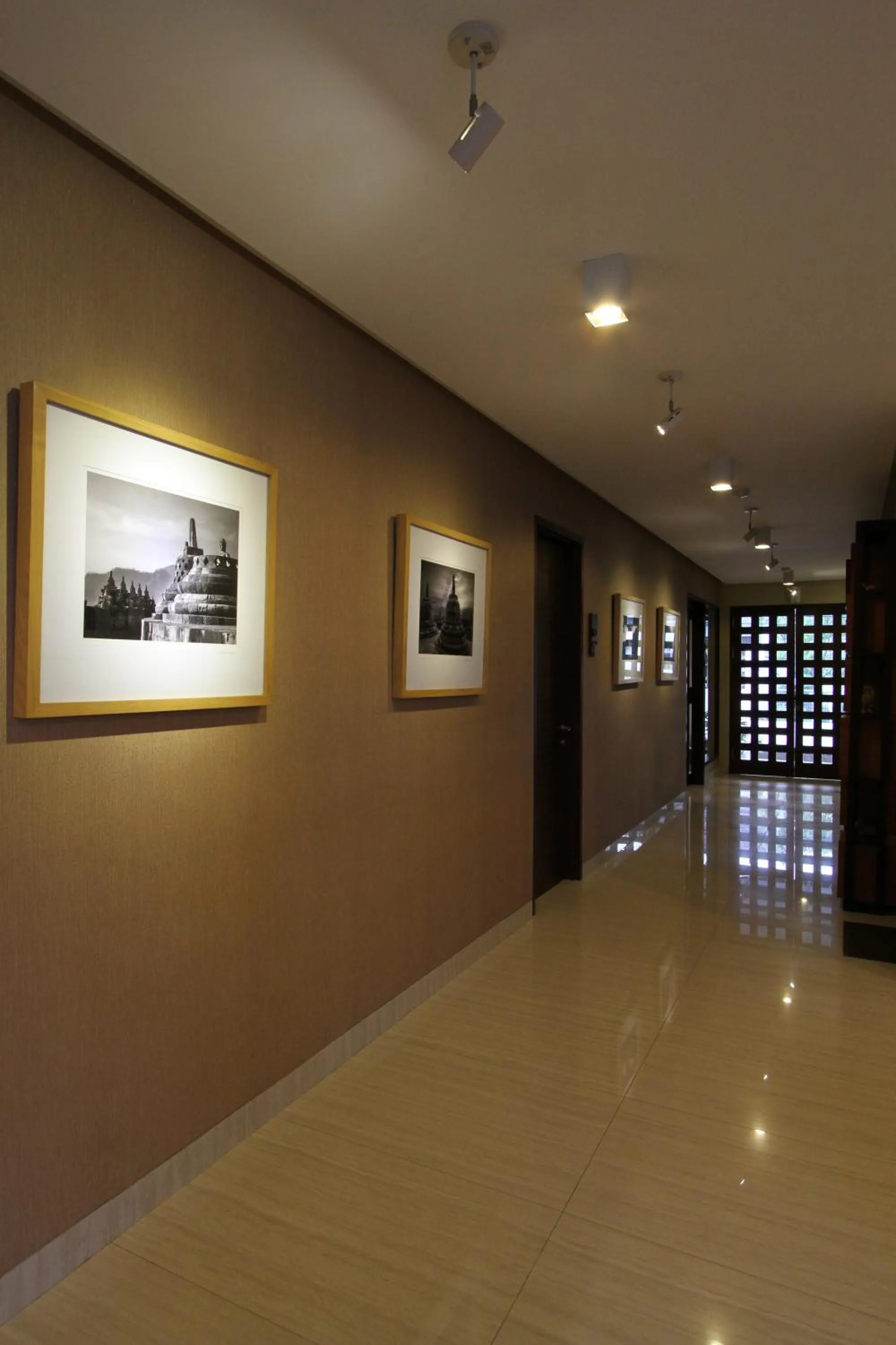 Communal lounge/ TV room in Java Go Residence by Jiwa Jawa