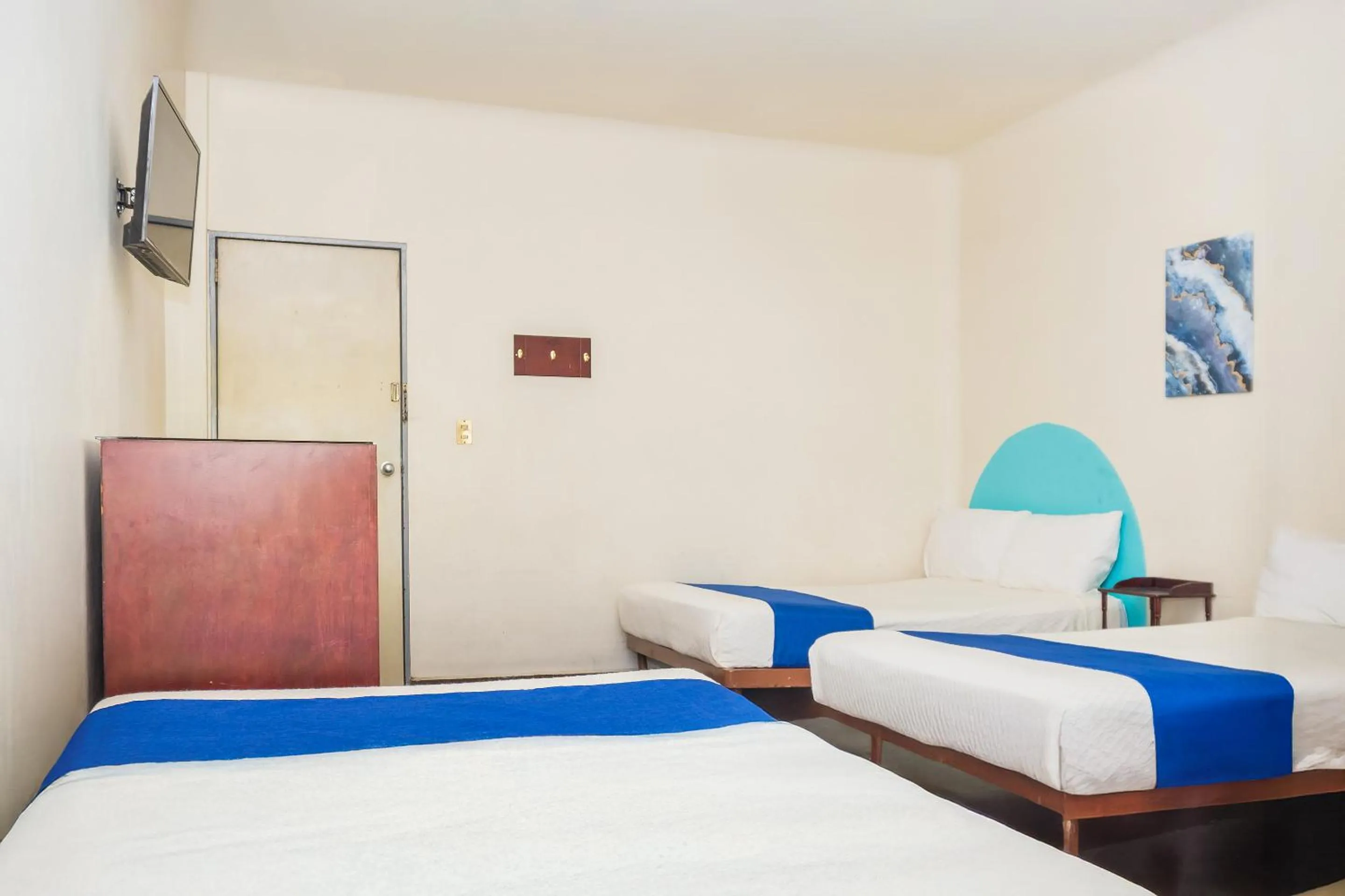 Bedroom, Bed in Capital O Nueva York, Guadalajara centro downtown